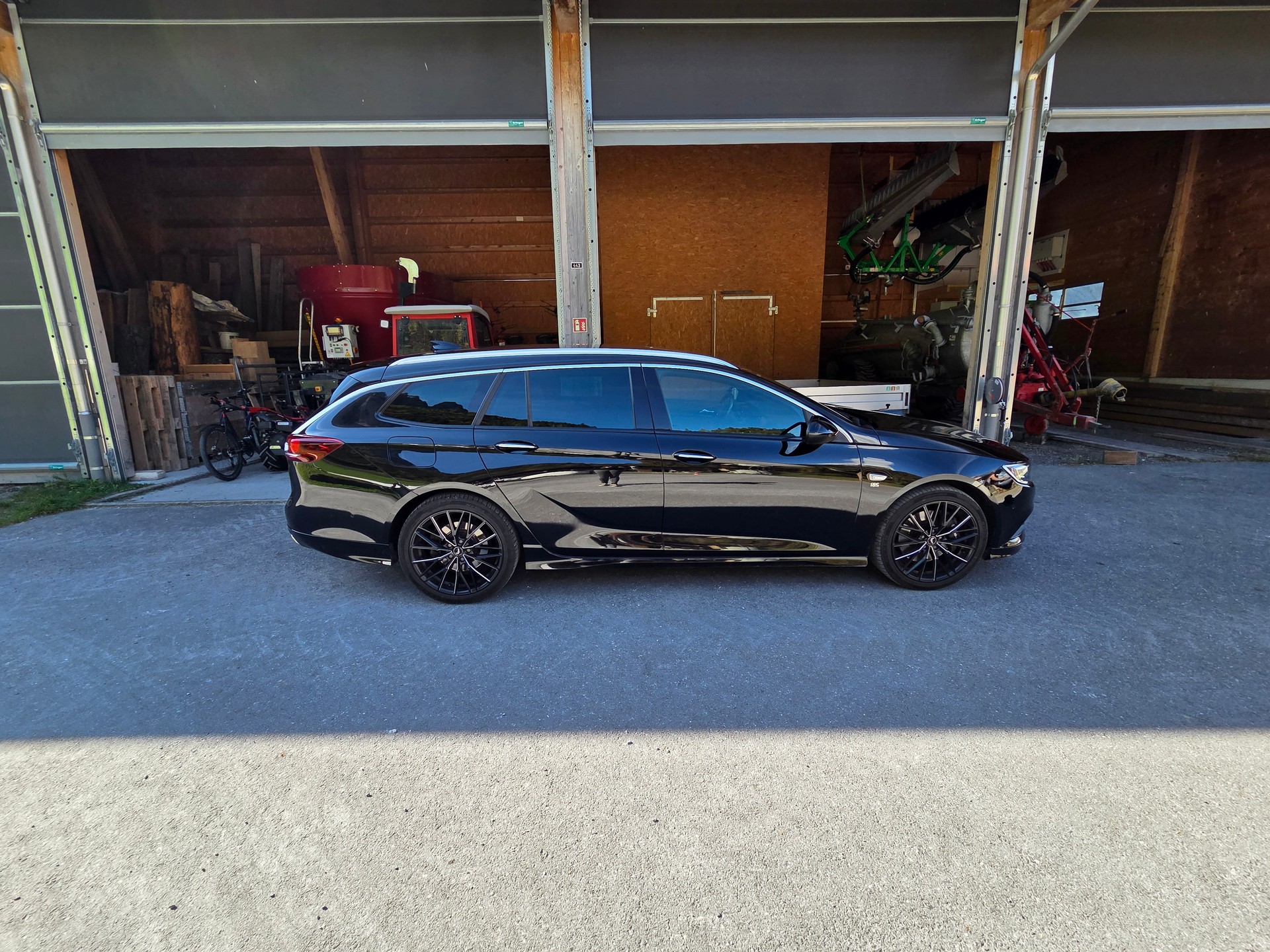 OPEL 2.0 T Sports Tourer Excellence 4WD-image-1