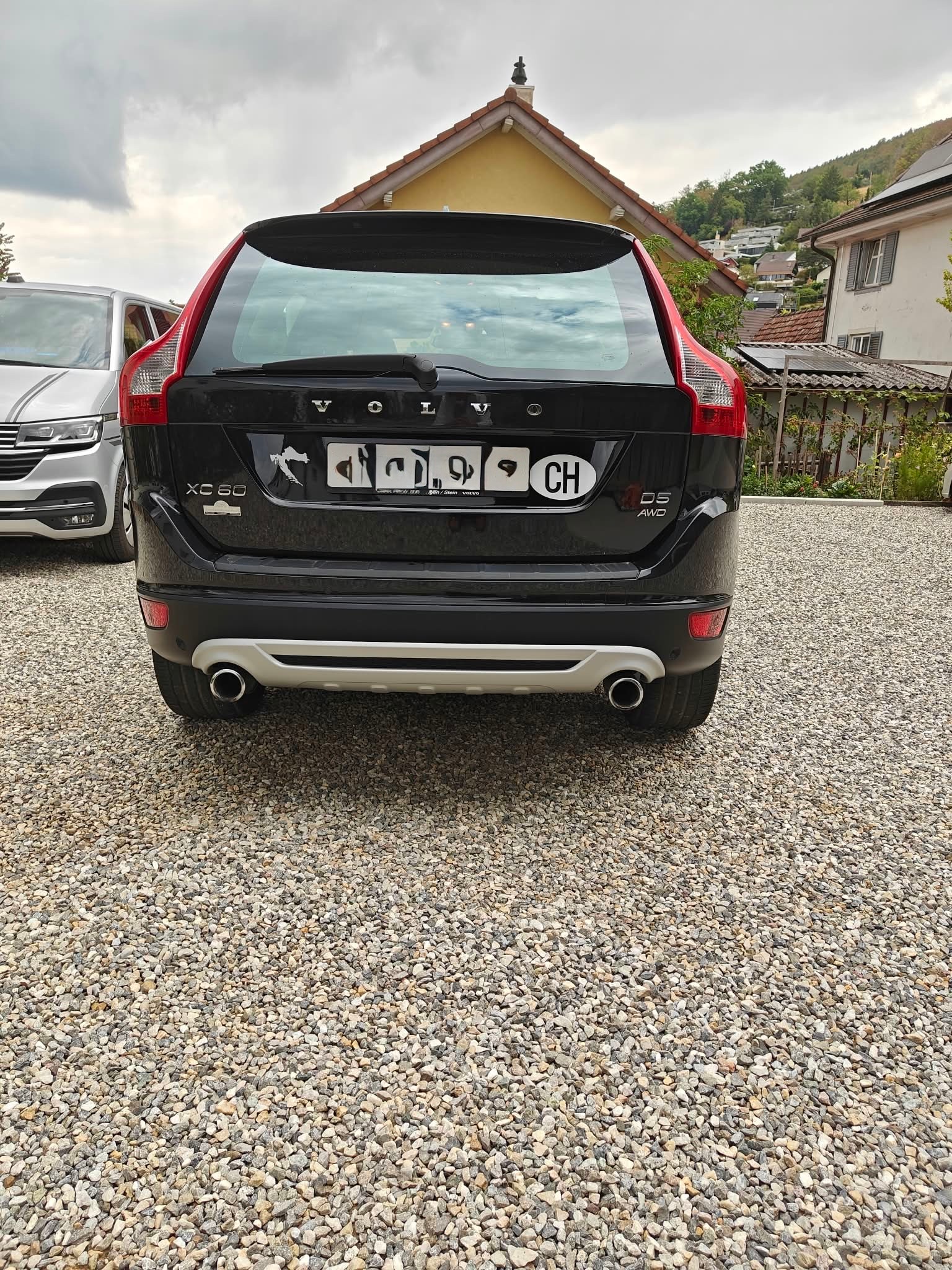 VOLVO 2.4 D5 R-Design AWD-image-4