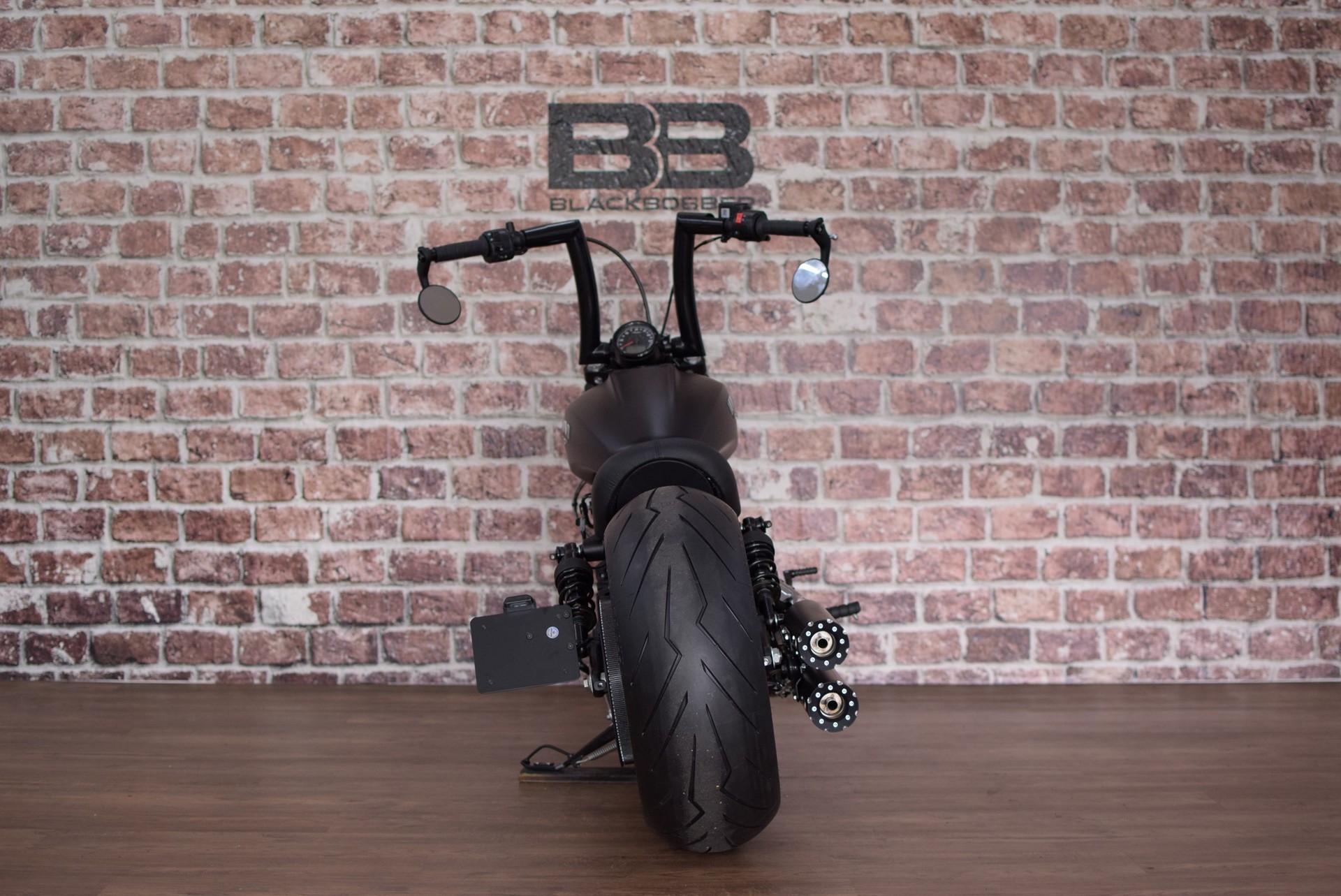 INDIAN Scout Bobber-showroom-element-3