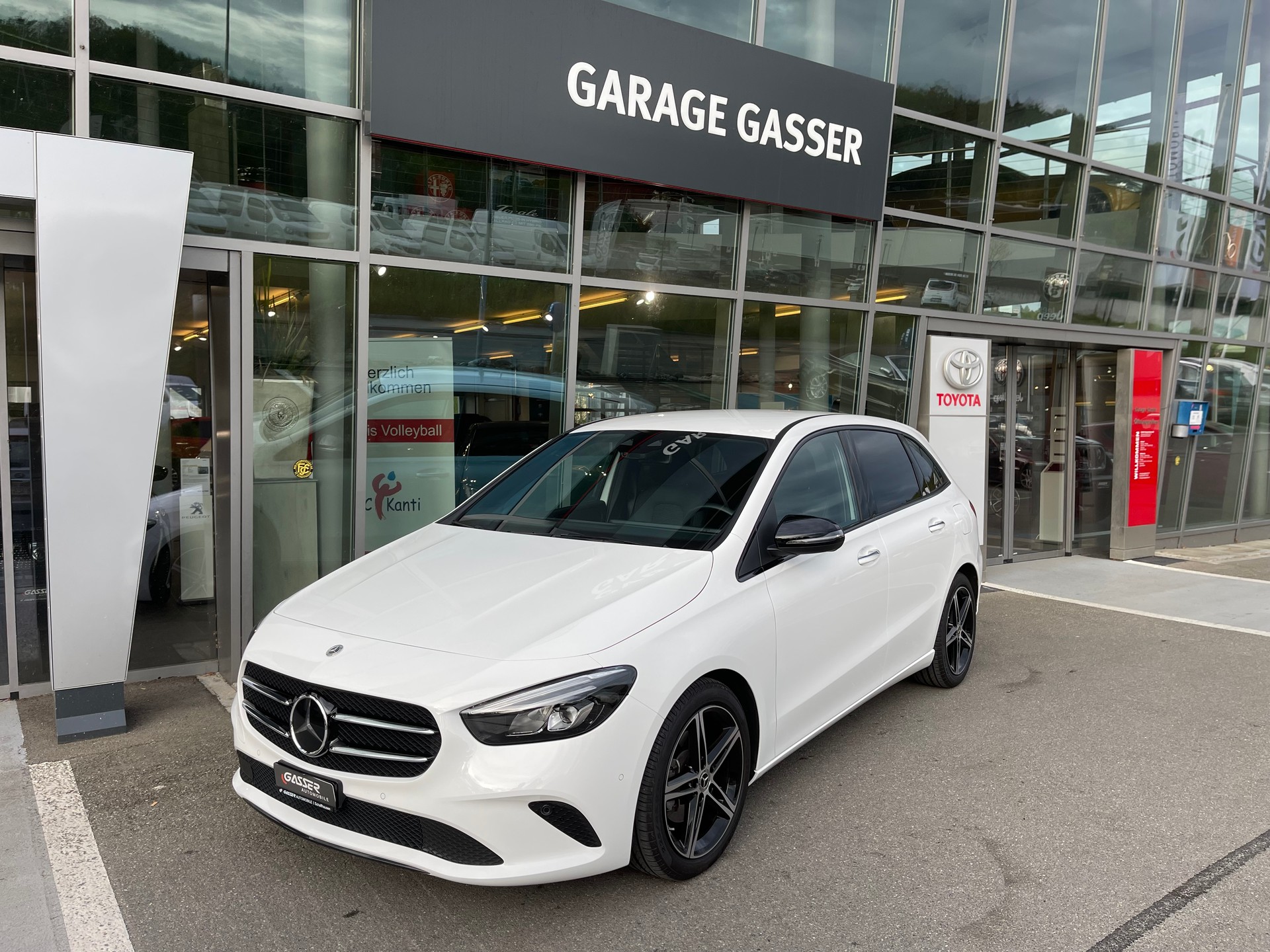 MERCEDES-BENZ B 200 Night Star 7G-DCT-image-0
