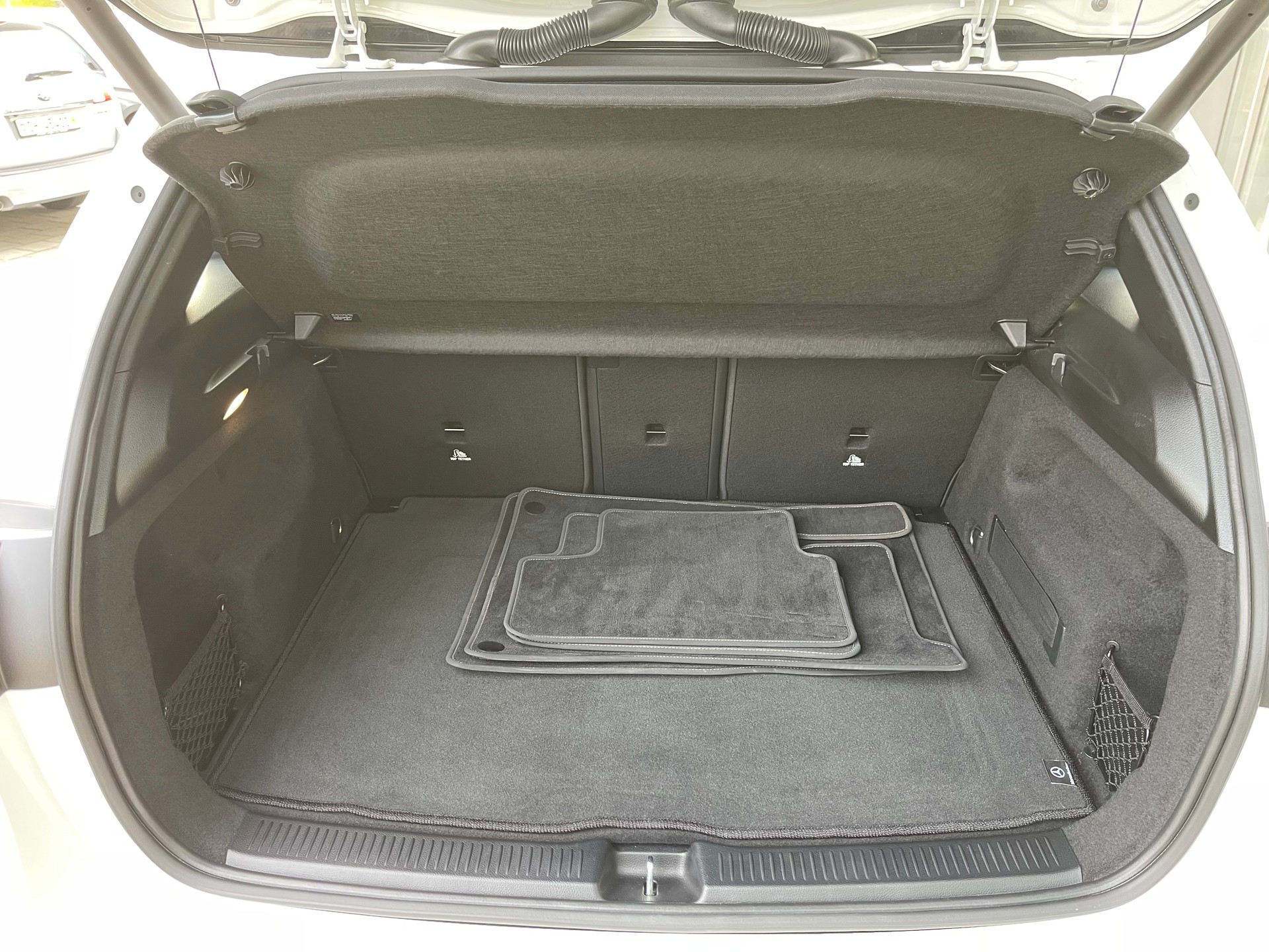 MERCEDES-BENZ B 200 Night Star 7G-DCT-image-12