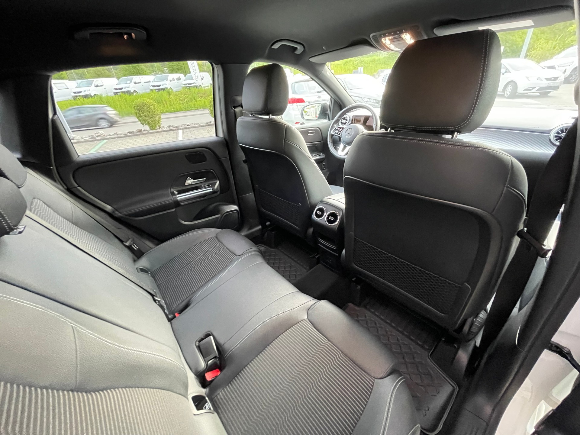 MERCEDES-BENZ B 200 Night Star 7G-DCT-image-8