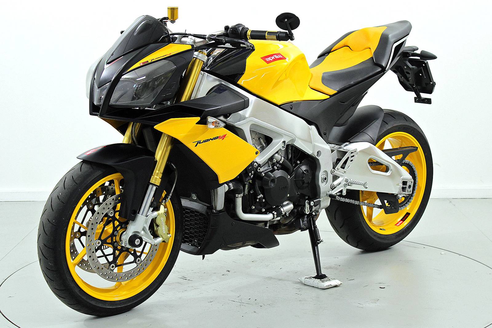 APRILIA Tuono V4 ABS-showroom-element-2