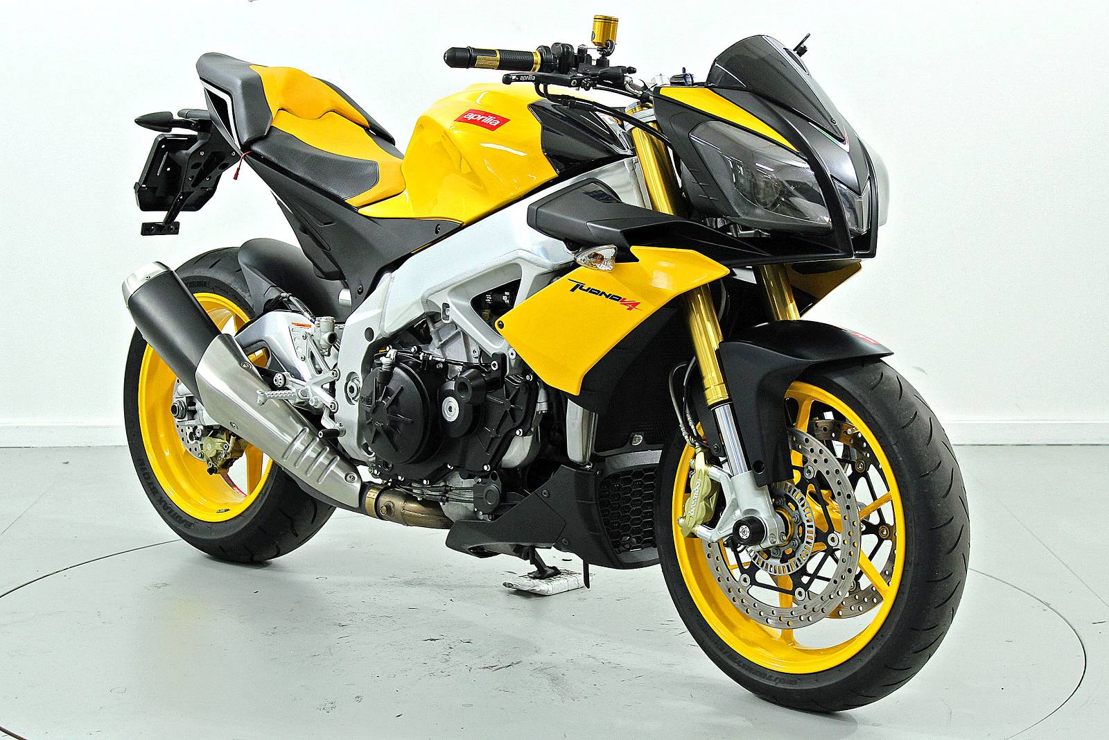 APRILIA Tuono V4 ABS-showroom-element-1
