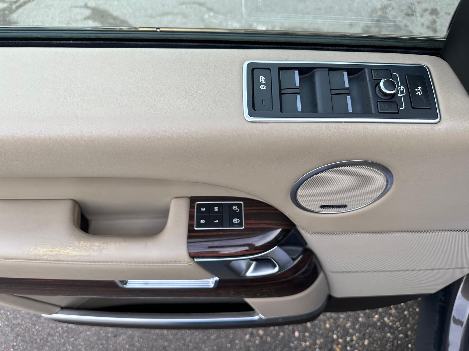 LAND ROVER Range Rover 4.4 SDV8 Autobiography Automatic-image-11