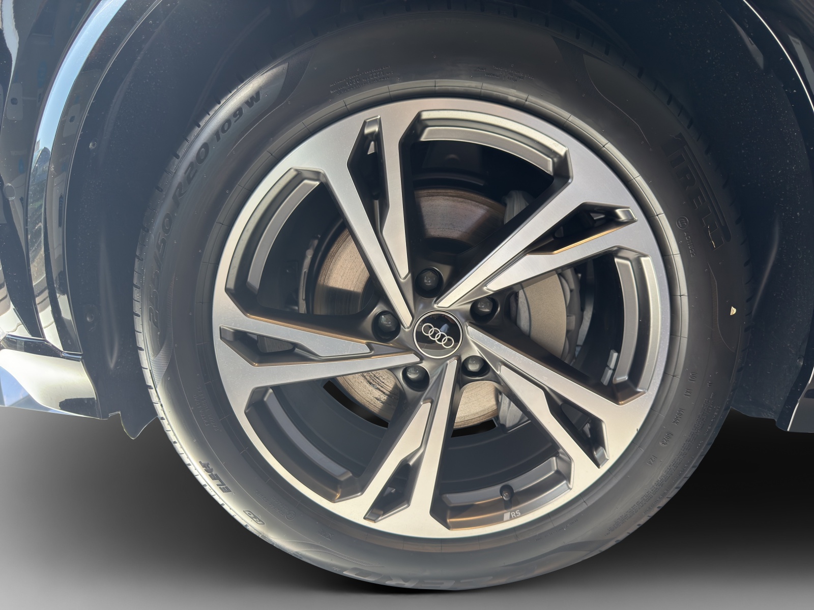 AUDI Q6 e-tron quattro-image-12