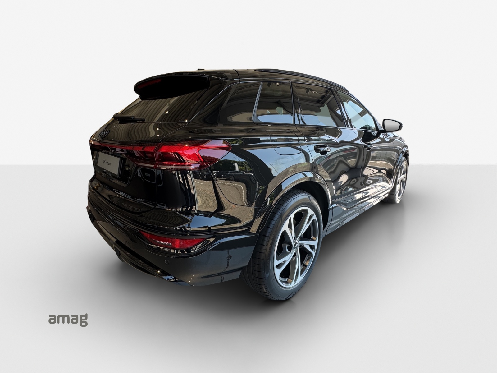 AUDI Q6 e-tron quattro-image-4