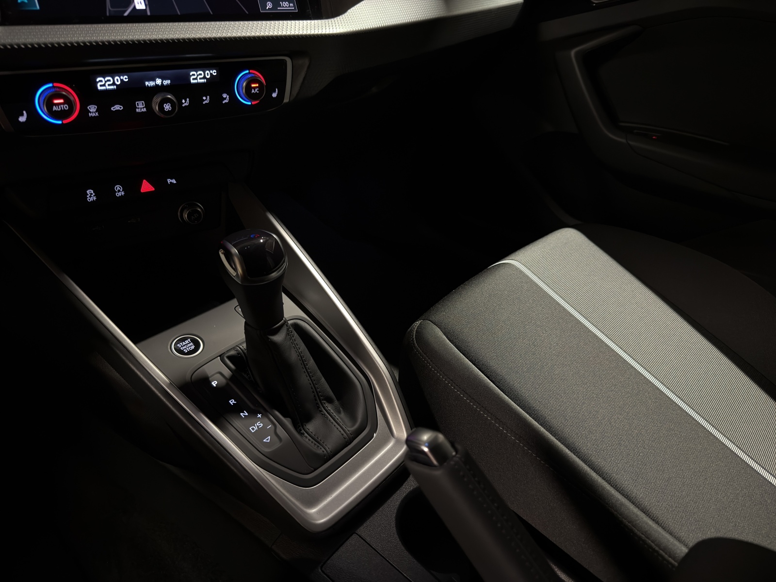 AUDI A1 Sportback 30 TFSI Attraction S-tronic-image-12