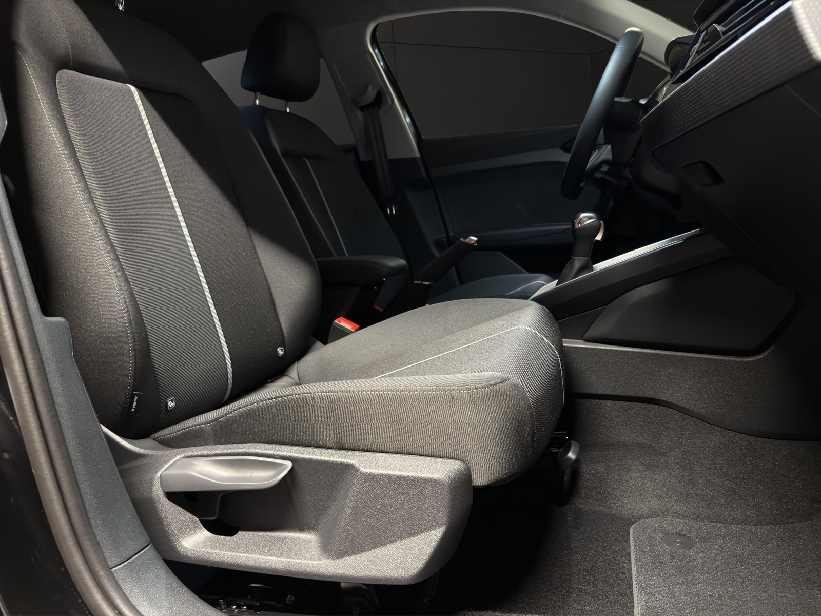 AUDI A1 Sportback 30 TFSI Attraction S-tronic-image-14
