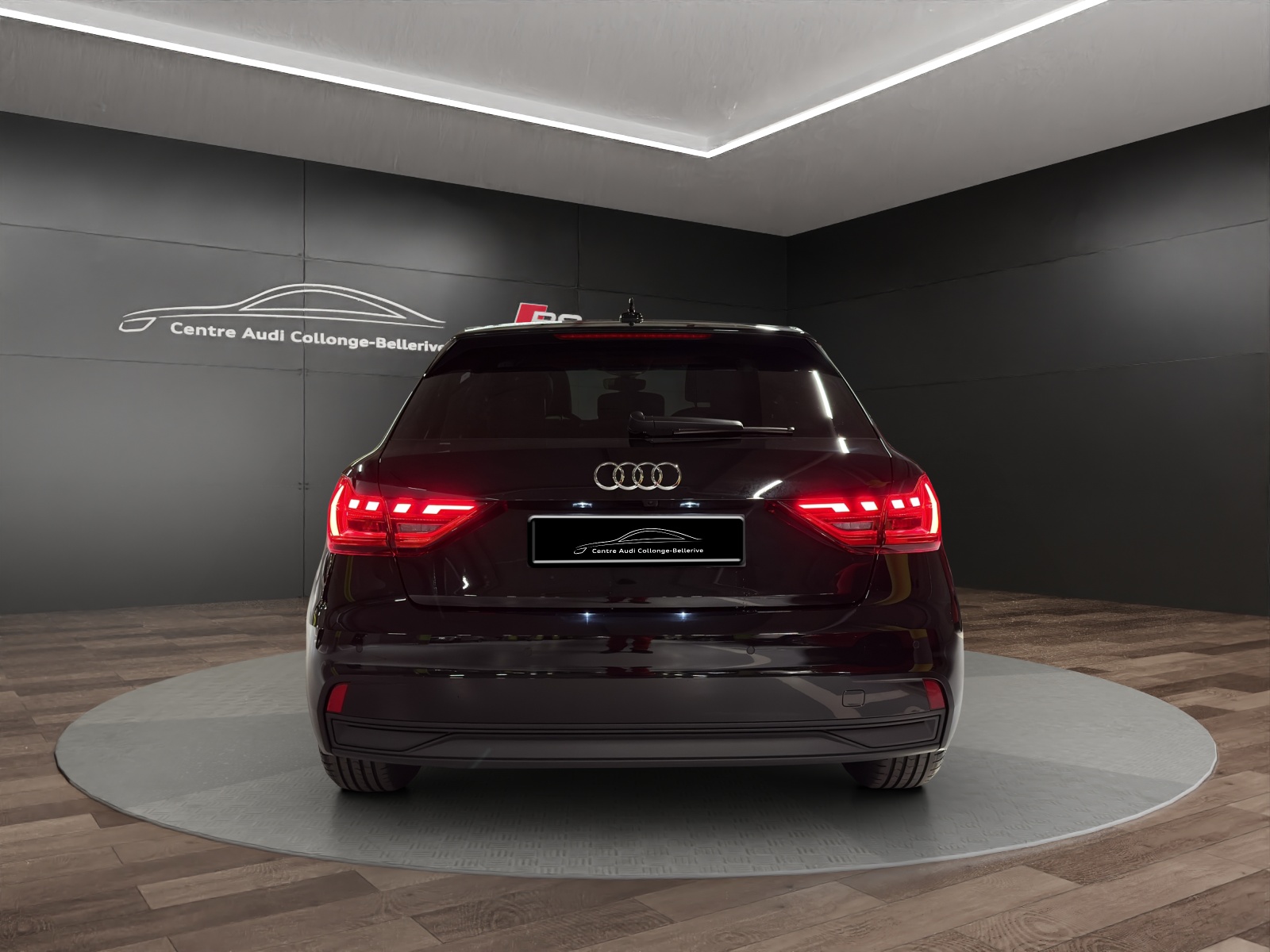 AUDI A1 Sportback 30 TFSI Attraction S-tronic-image-4