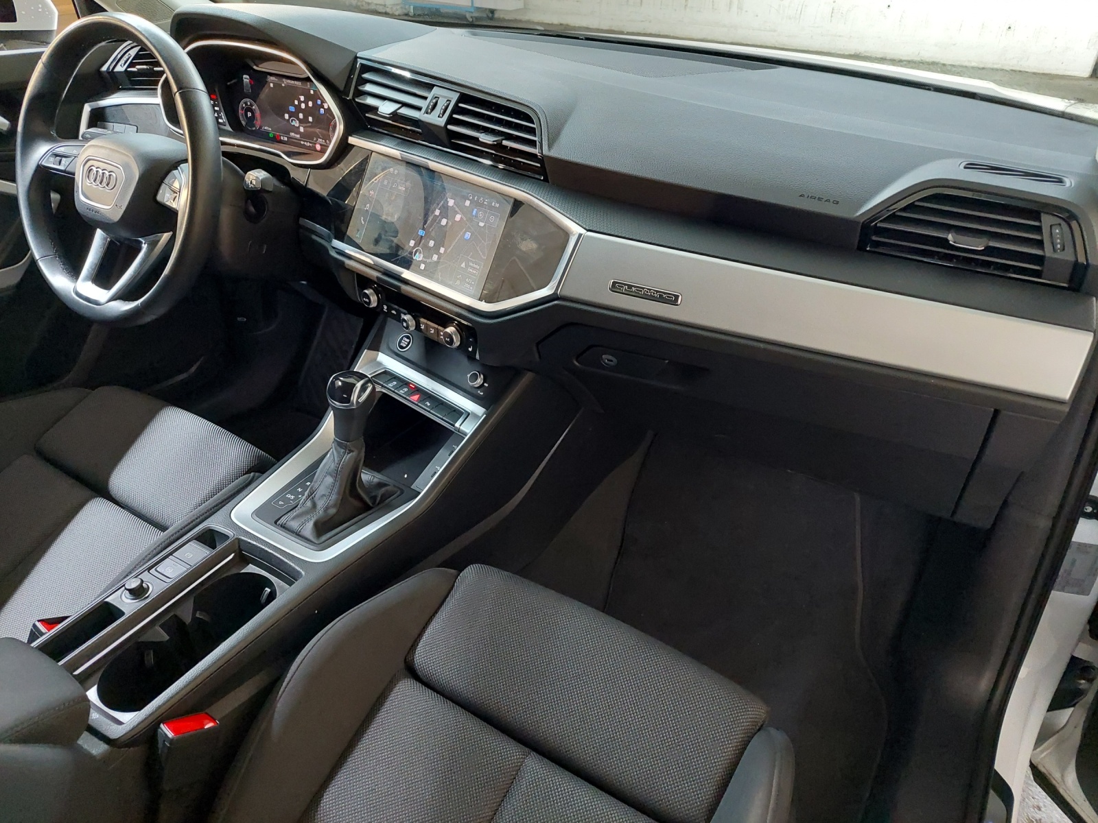 AUDI Q3 35 TDI S line quattro S-tronic-image-9
