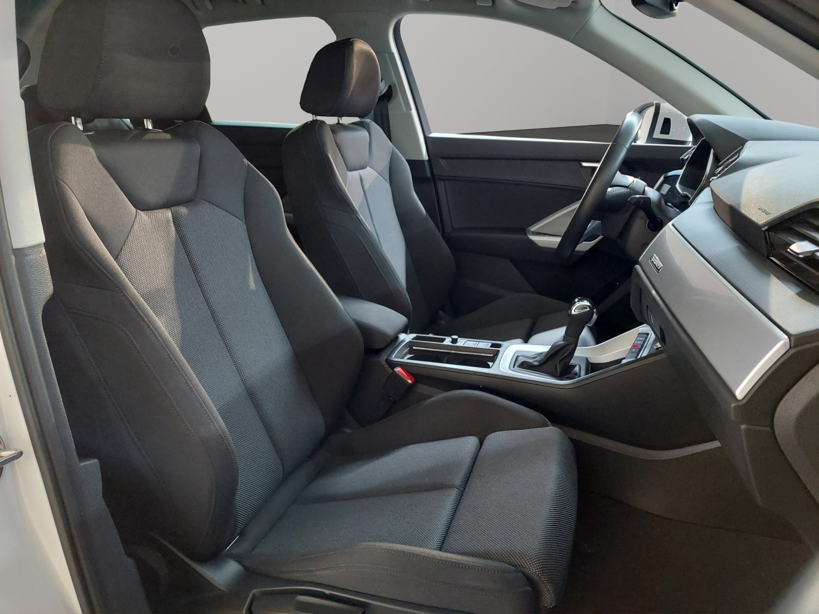 AUDI Q3 35 TDI S line quattro S-tronic-image-8