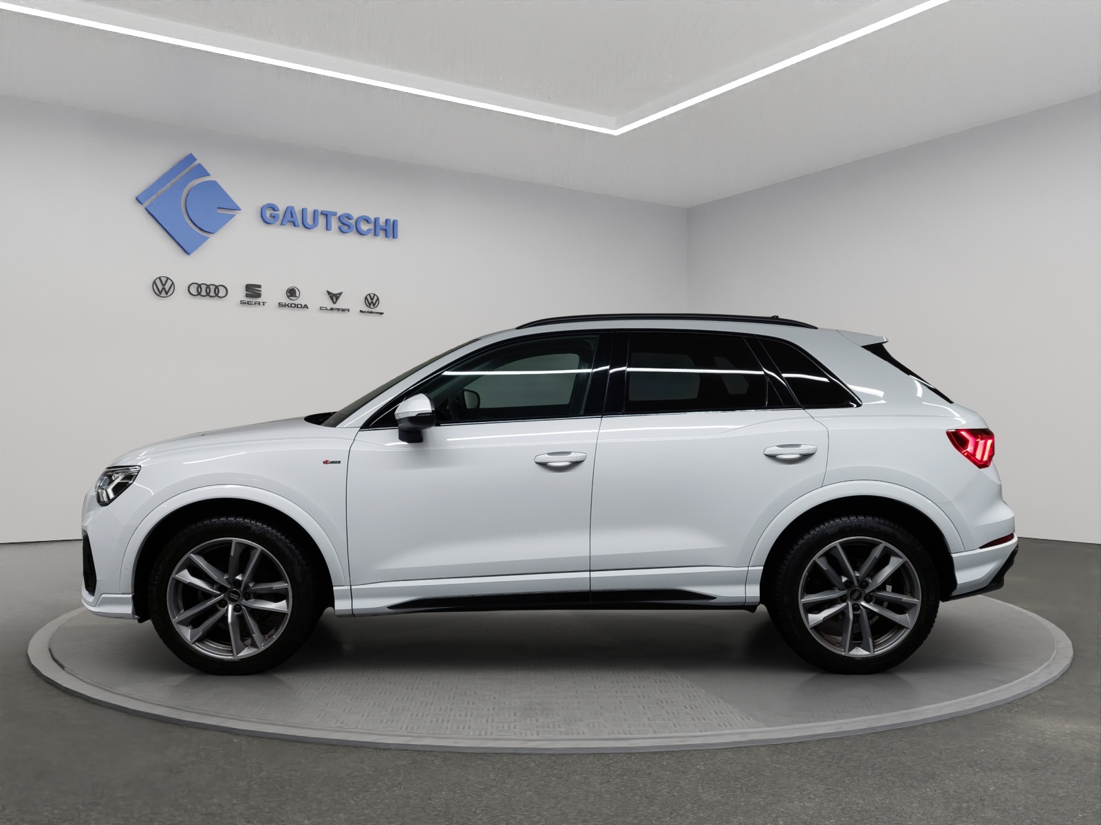 AUDI Q3 35 TDI S line quattro S-tronic-image-1