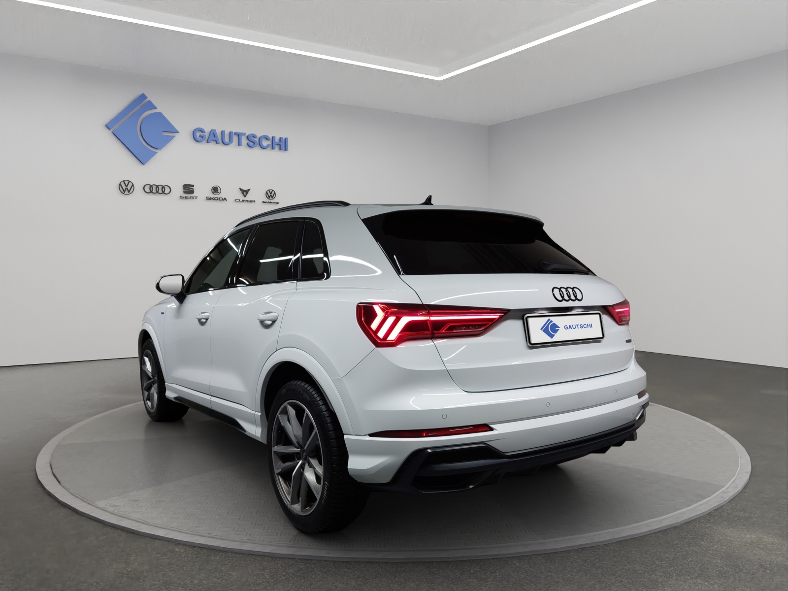 AUDI Q3 35 TDI S line quattro S-tronic-image-2