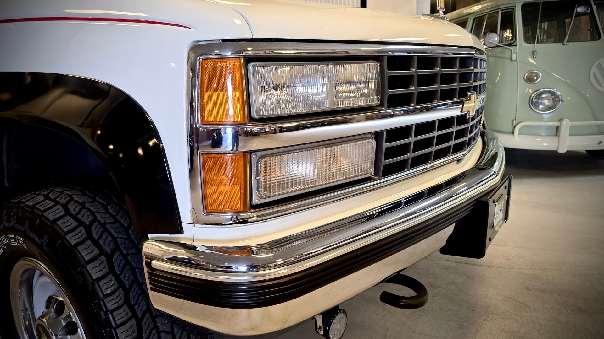 CHEVROLET K3500 Fleetside 7.4L Regular Cab Long Box-showroom-element-2