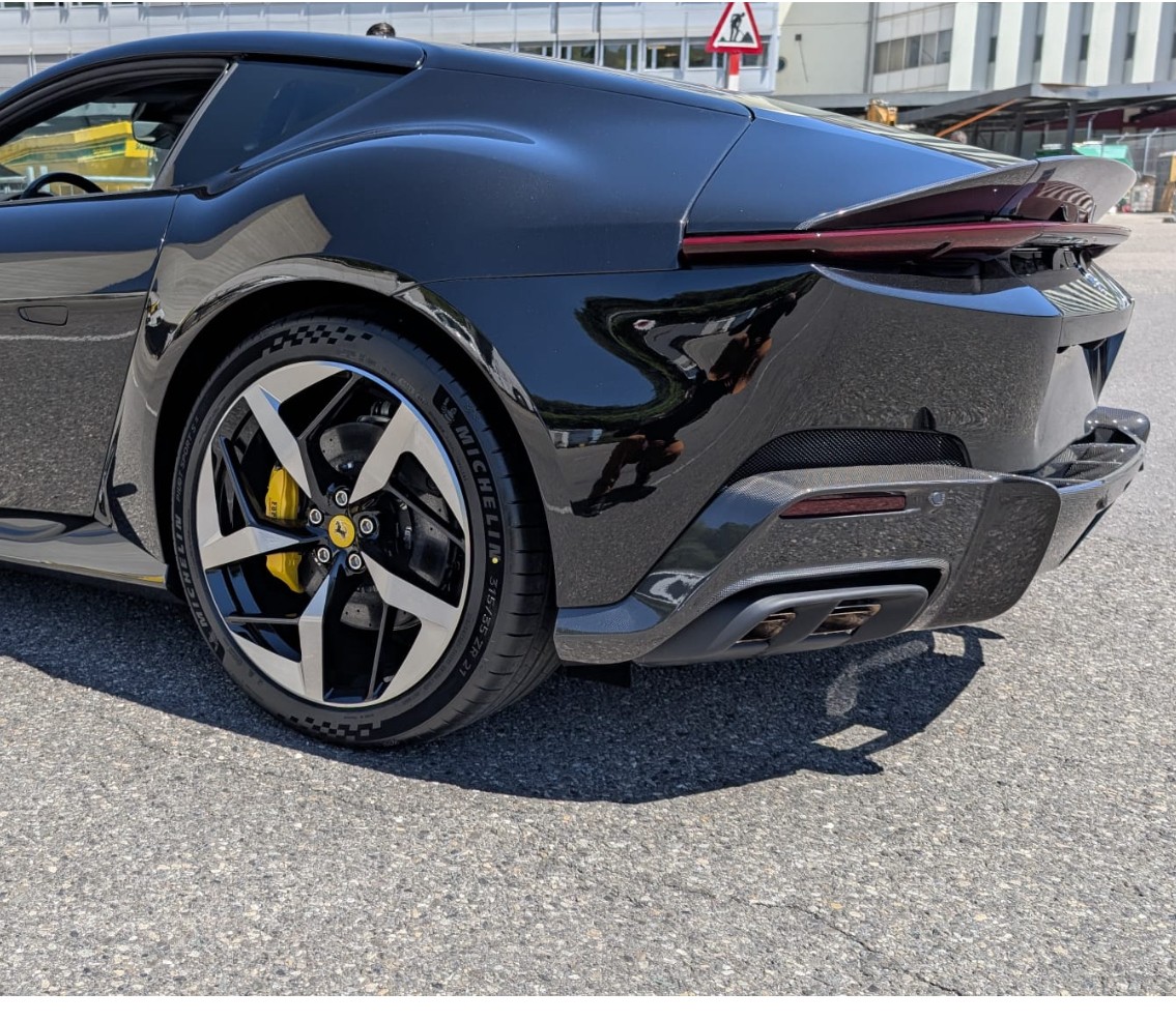 FERRARI 12 Cilindri-image-1