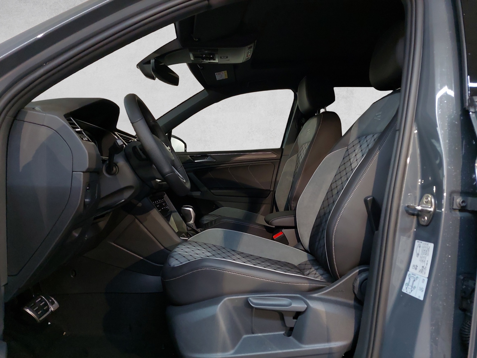 VW Tiguan 2.0TSI R-Line 4Motion DSG-image-5