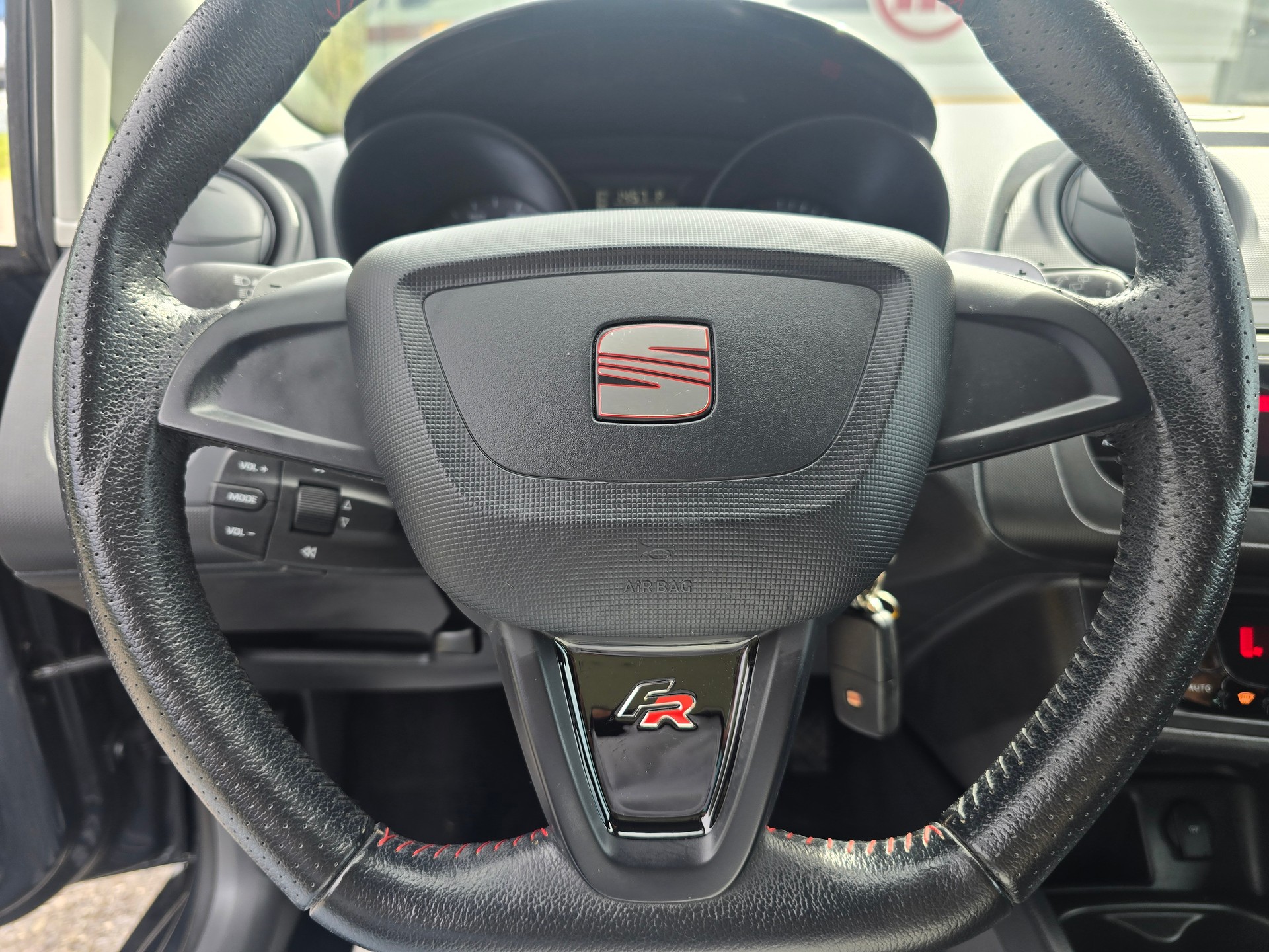 SEAT Ibiza 1.4 TSI FR DSG-image-18