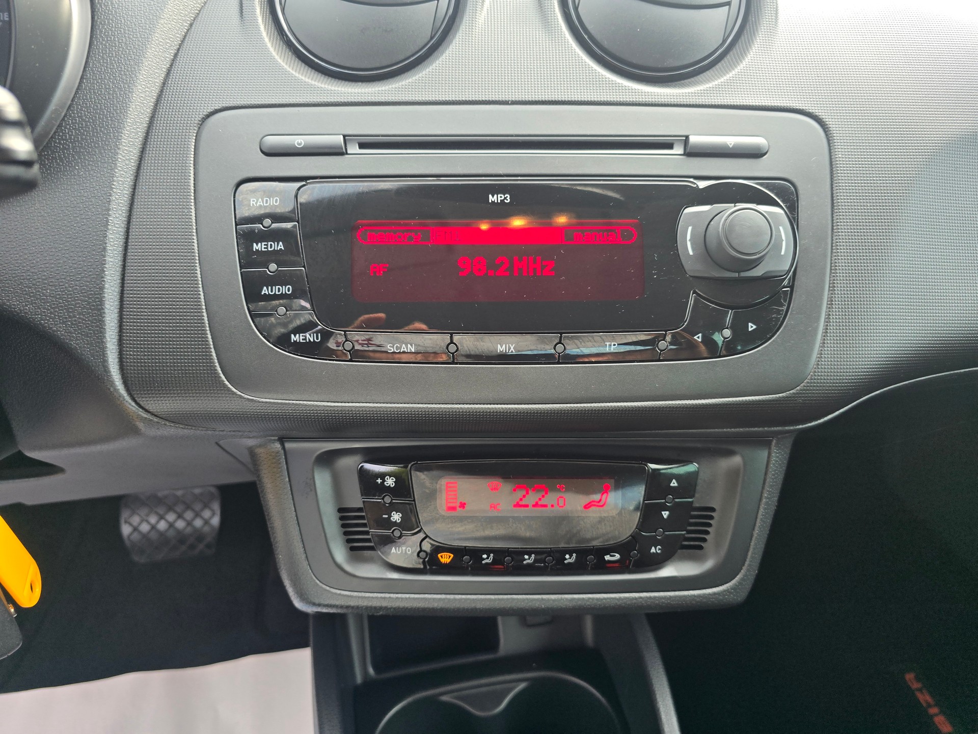 SEAT Ibiza 1.4 TSI FR DSG-image-17