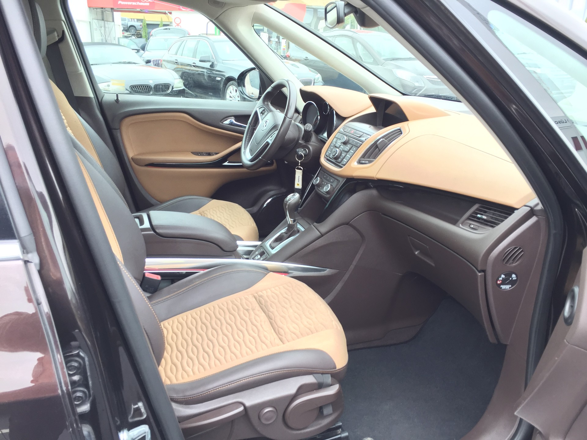 OPEL Zafira Tourer 1.6i 16V Turbo Cosmo Automatic-image-10