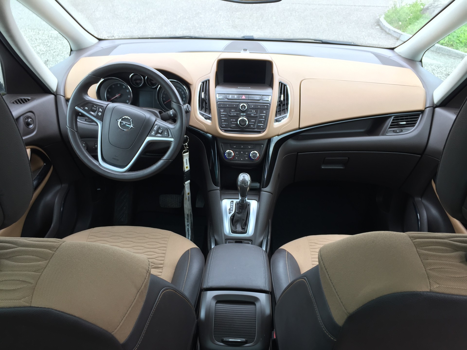 OPEL Zafira Tourer 1.6i 16V Turbo Cosmo Automatic-image-8