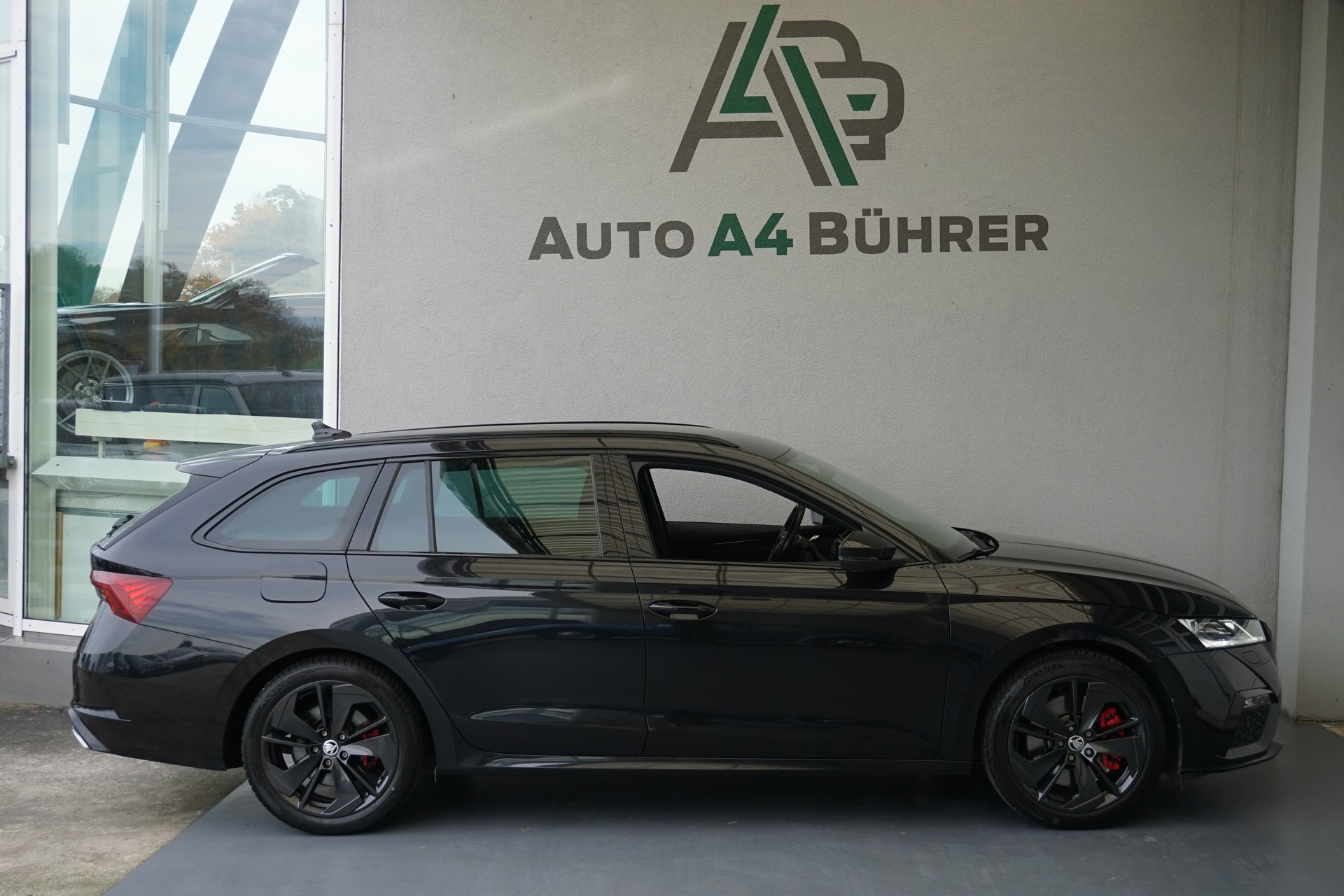 SKODA Octavia RS Combi 2.0 TSI DSG 245PS-image-3