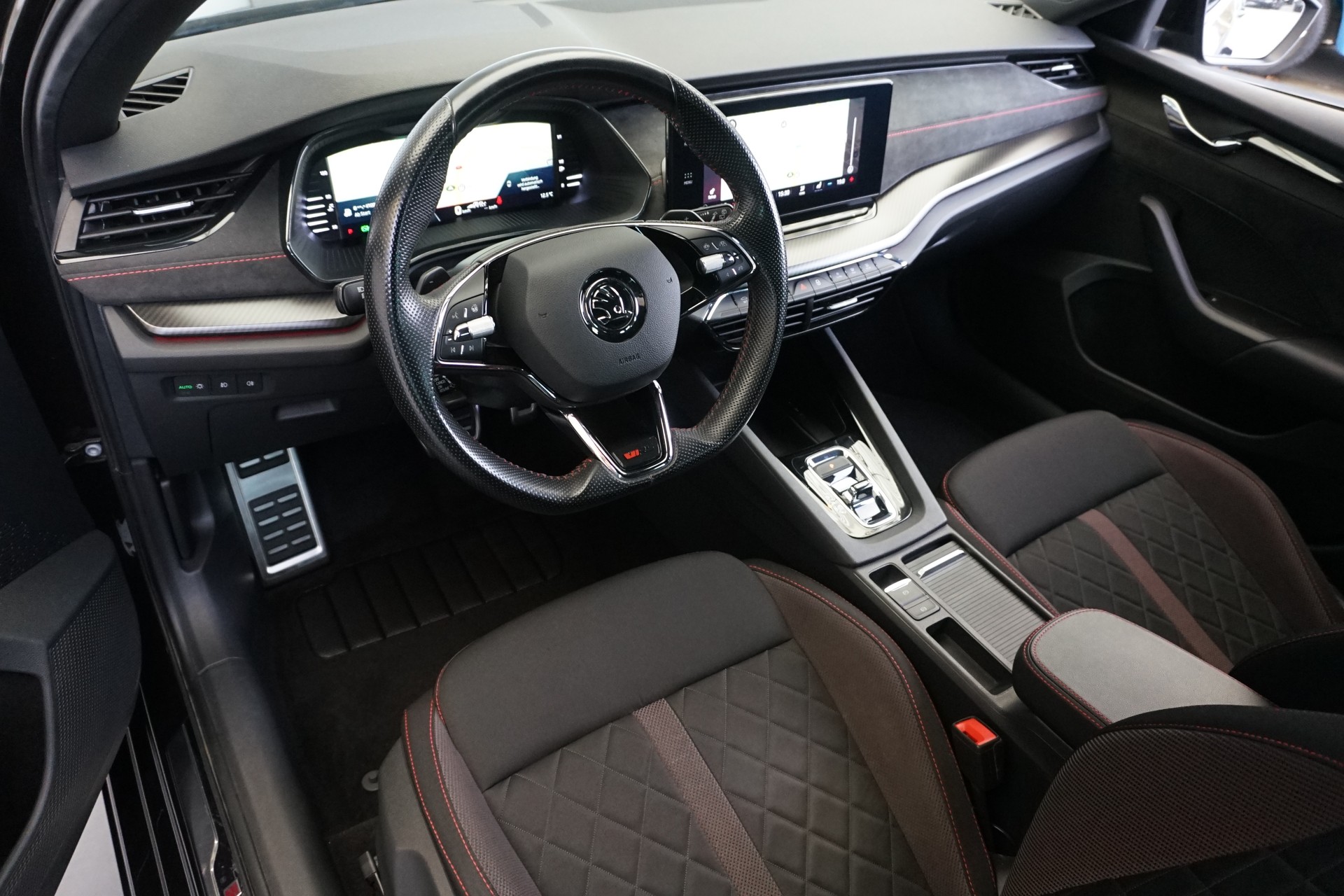 SKODA Octavia RS Combi 2.0 TSI DSG 245PS-image-17