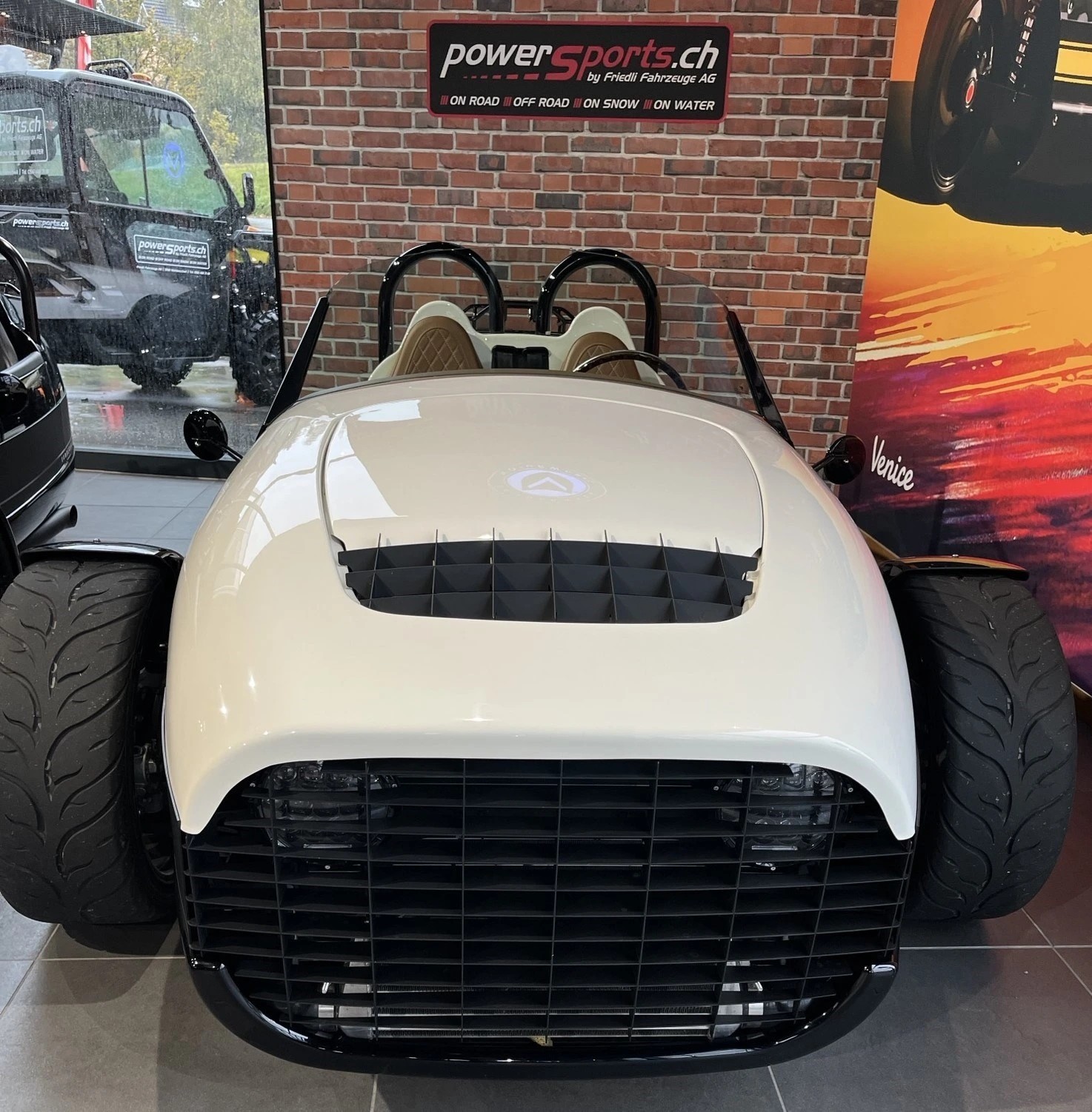 VANDERHALL Carmel GT-showroom-element-3