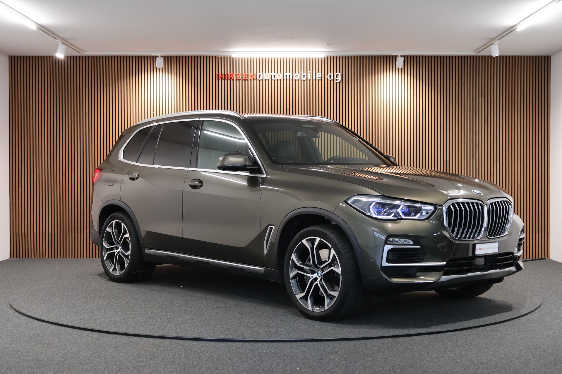 BMW X5 xDrive 48V 40d xLine Steptronic 7 Platz-image-6