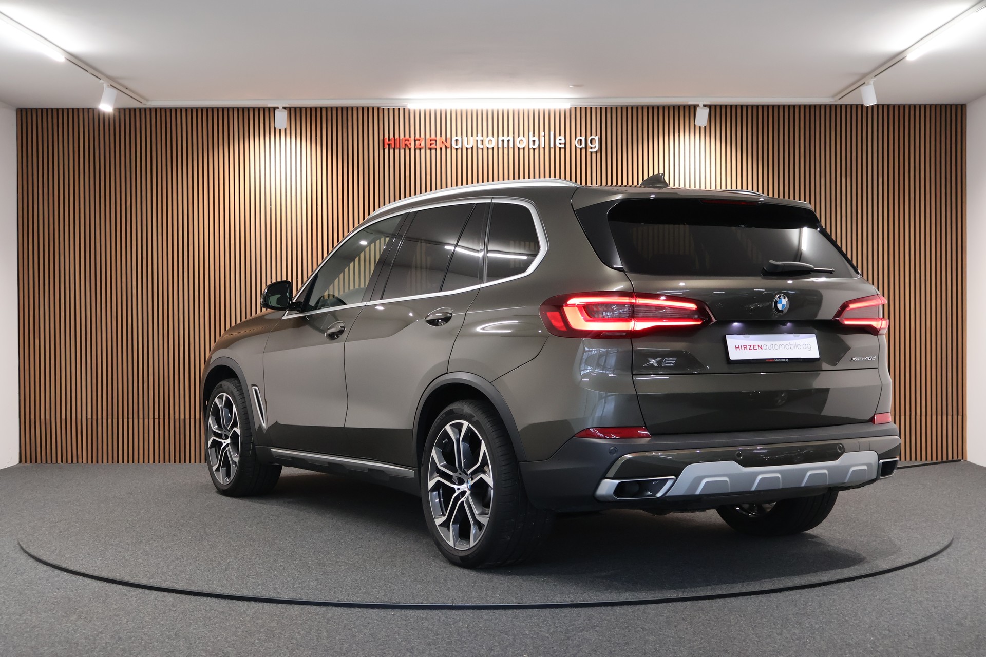 BMW X5 xDrive 48V 40d xLine Steptronic 7 Platz-image-2