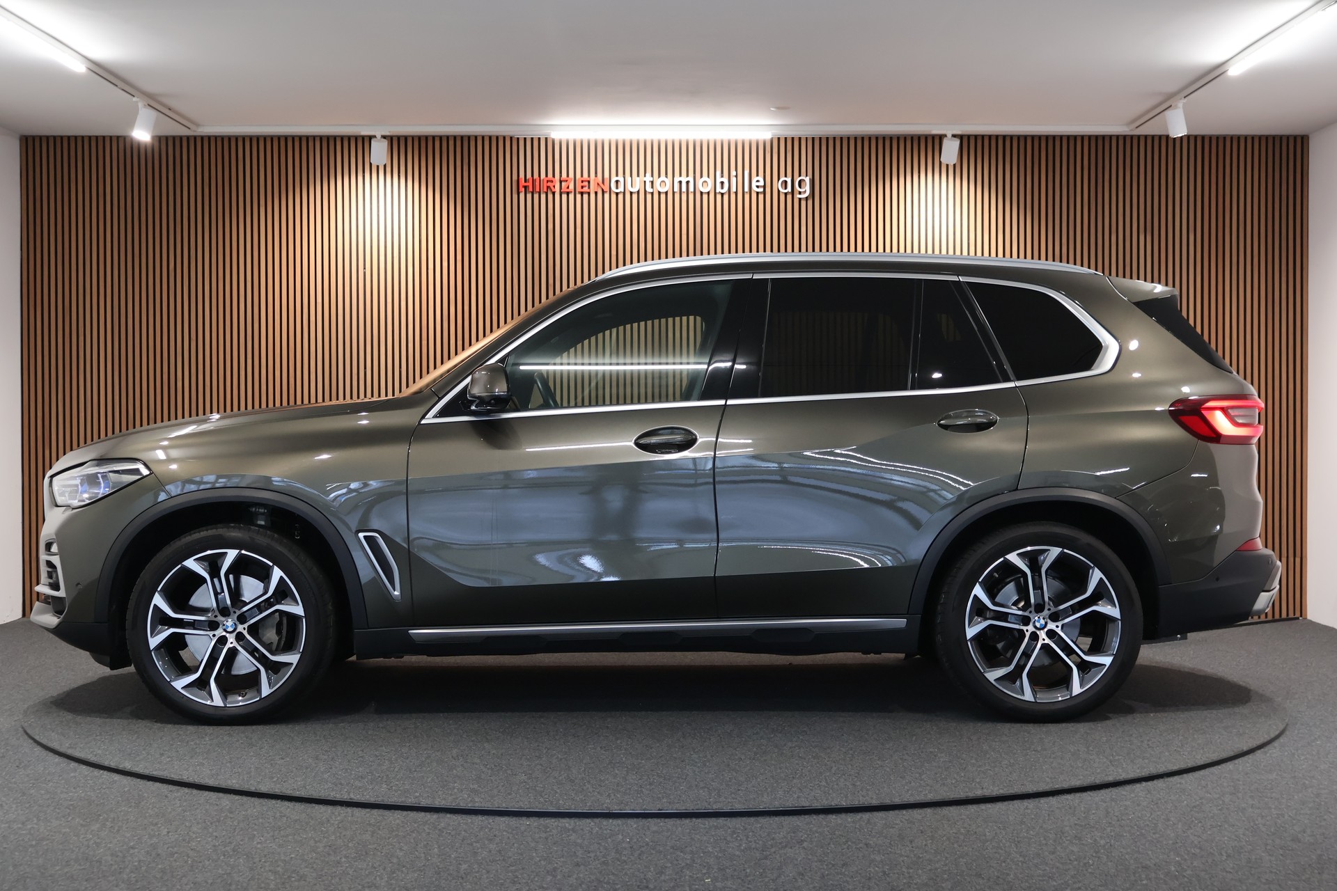 BMW X5 xDrive 48V 40d xLine Steptronic 7 Platz-image-1