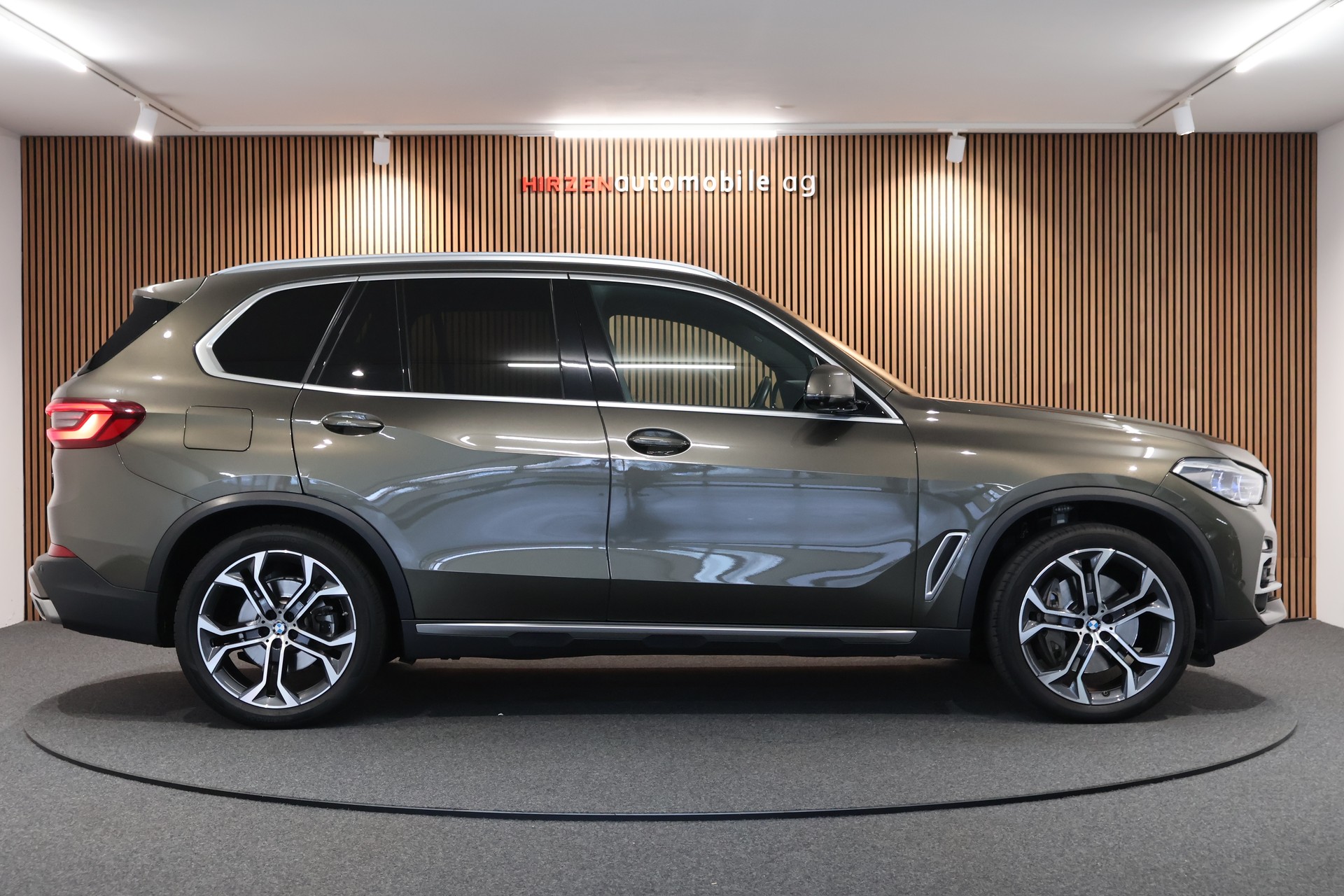 BMW X5 xDrive 48V 40d xLine Steptronic 7 Platz-image-5