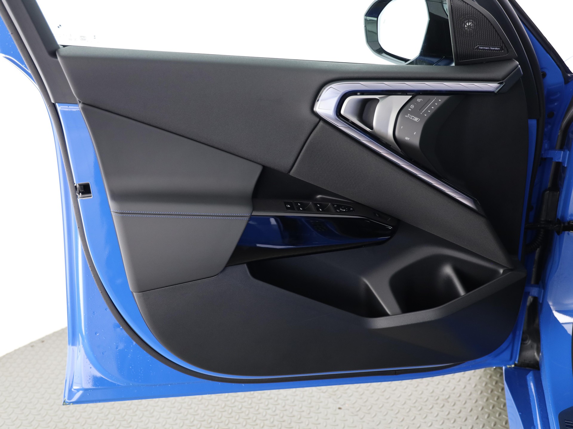 BMW X3 M50i-image-9