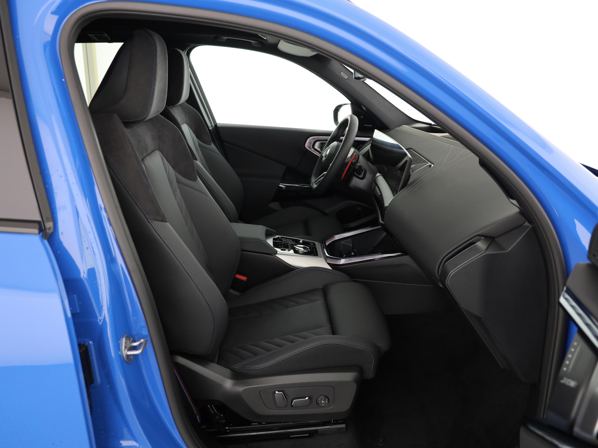 BMW X3 M50i-image-13