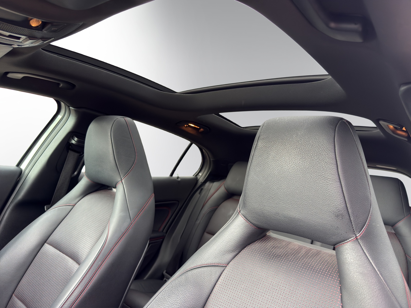 MERCEDES-BENZ GLA 250 AMG Line 4Matic-image-8