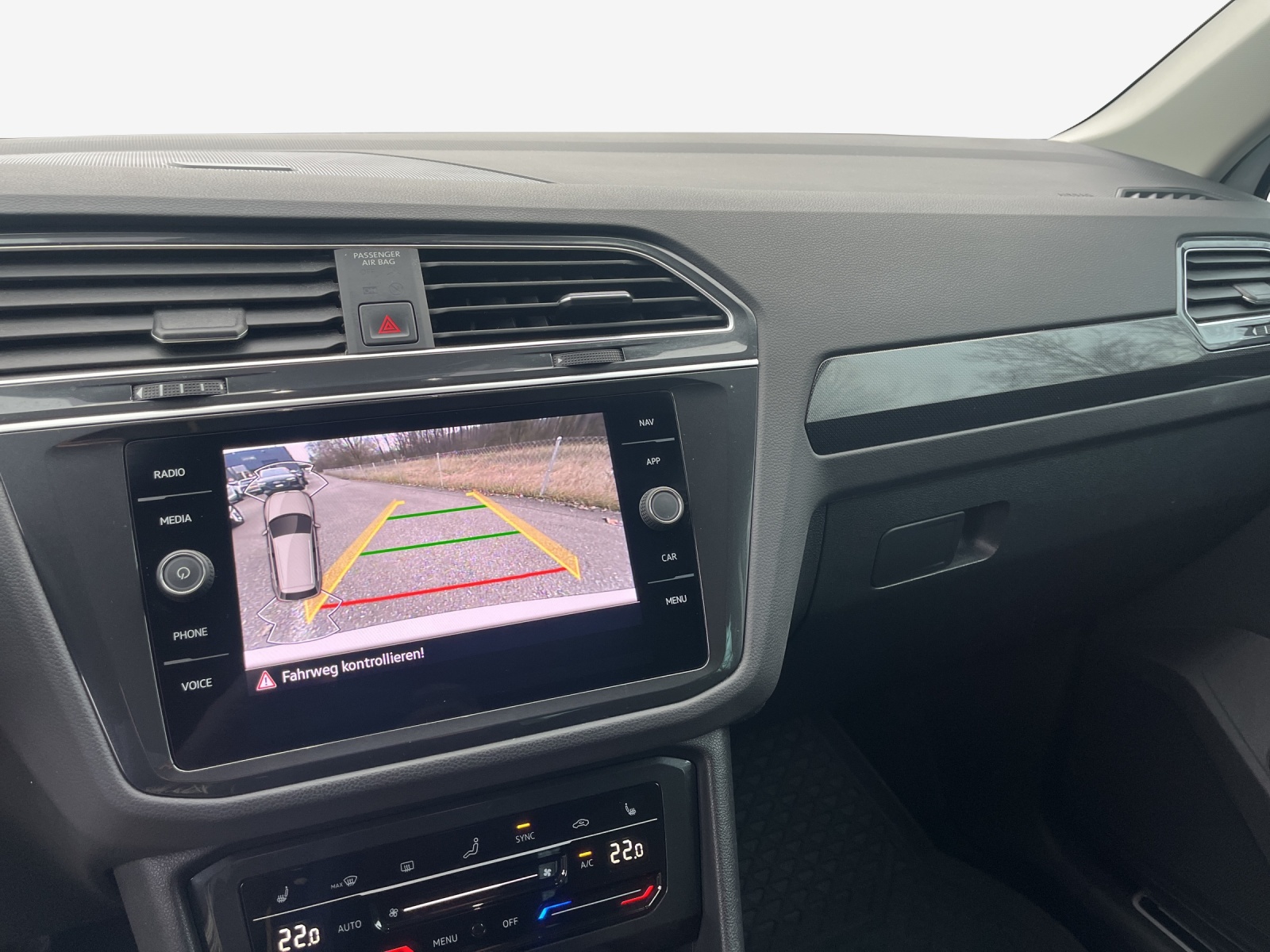 VW Tiguan 2.0 TDI SCR Elegance 4Motion DSG-image-15