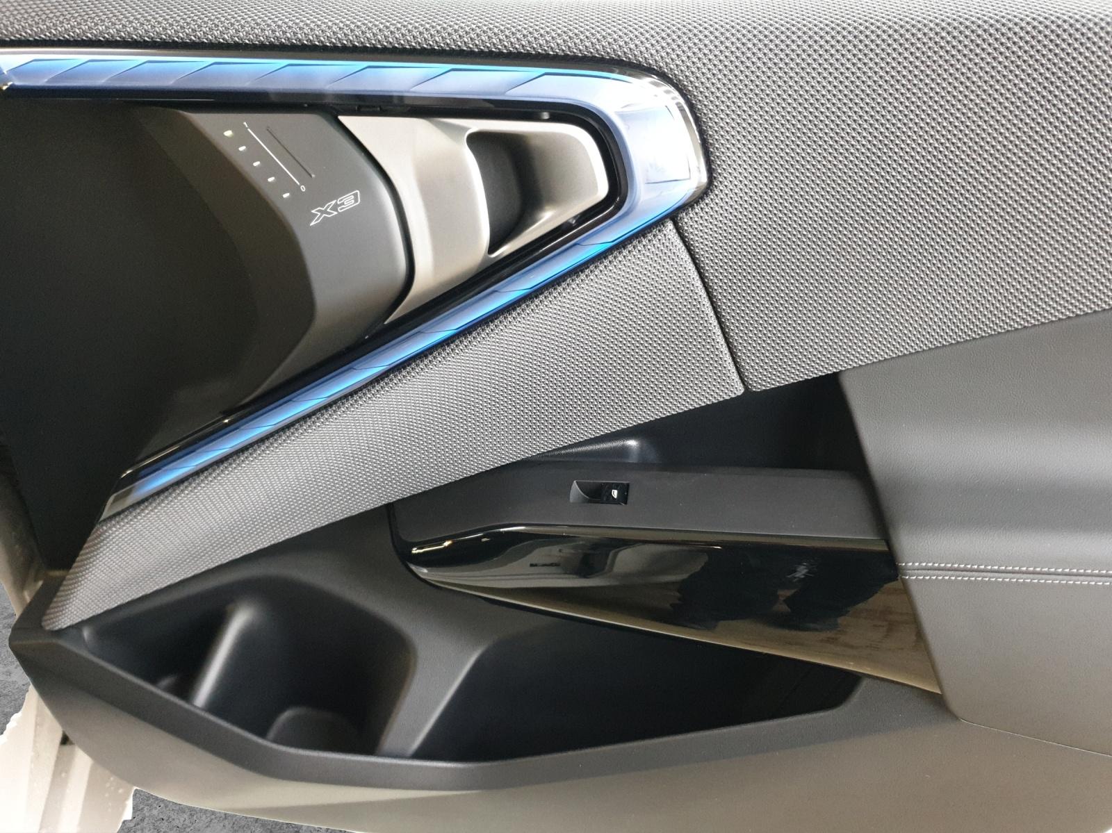 BMW X3 M50i-image-11