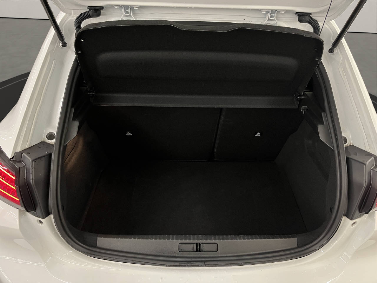 PEUGEOT 208 1.2 Hybrid 145 GT-image-12