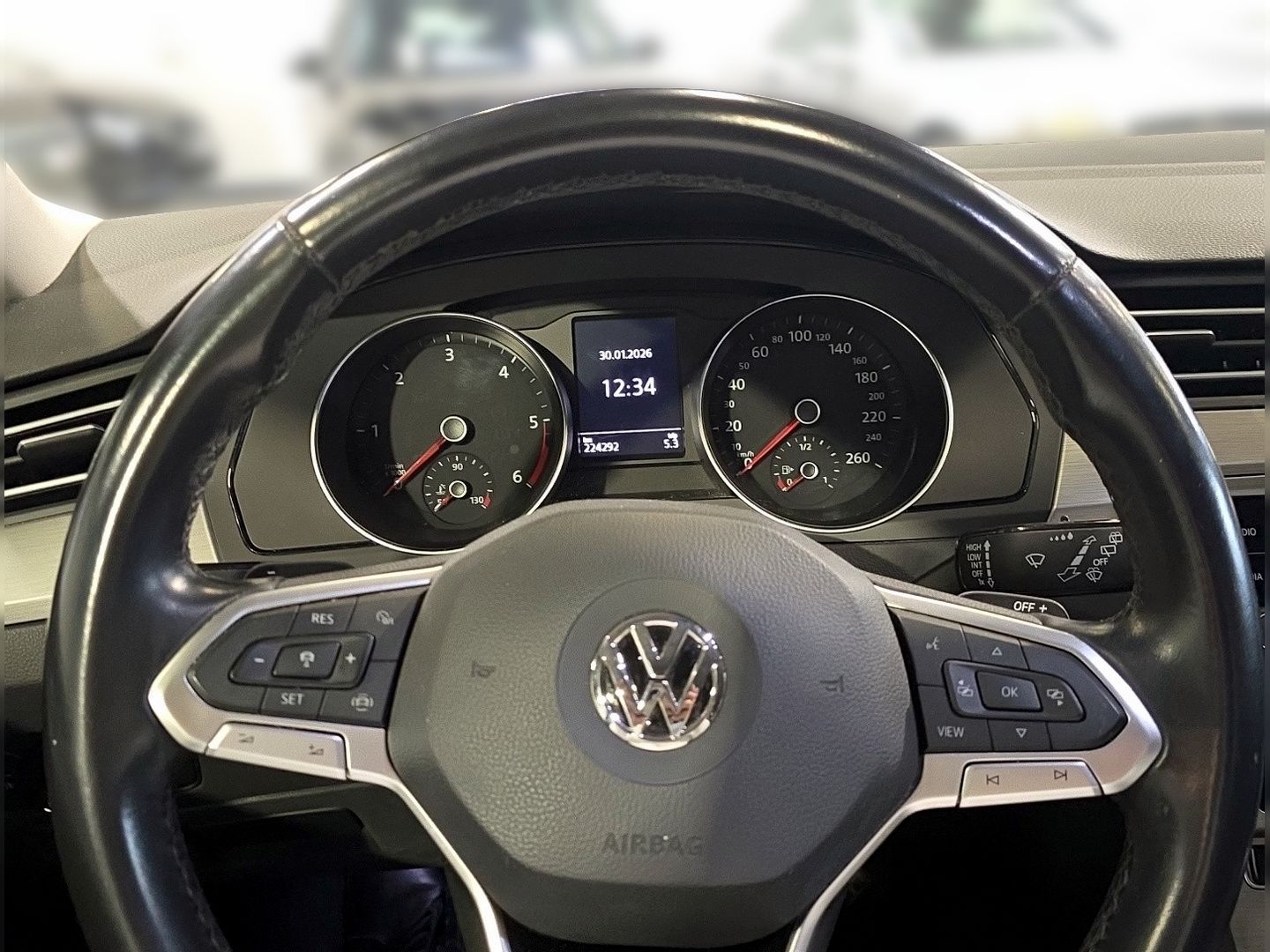 VW Passat 2.0 TDI BMT Business DSG-image-9
