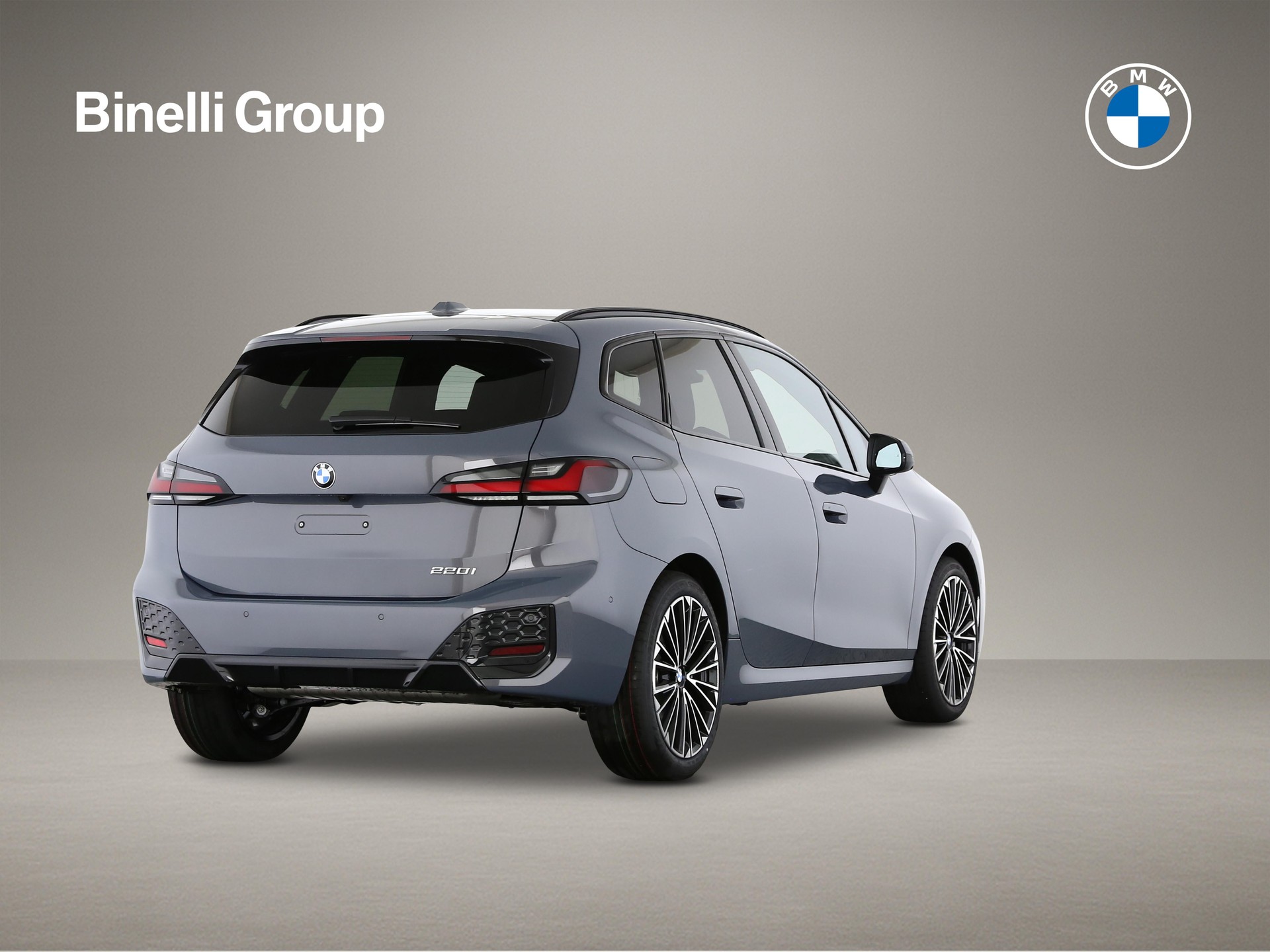 BMW 220i Active Tourer-image-2