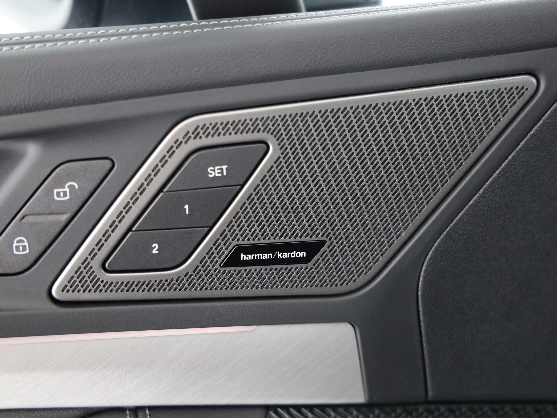 BMW 220i Active Tourer-image-9