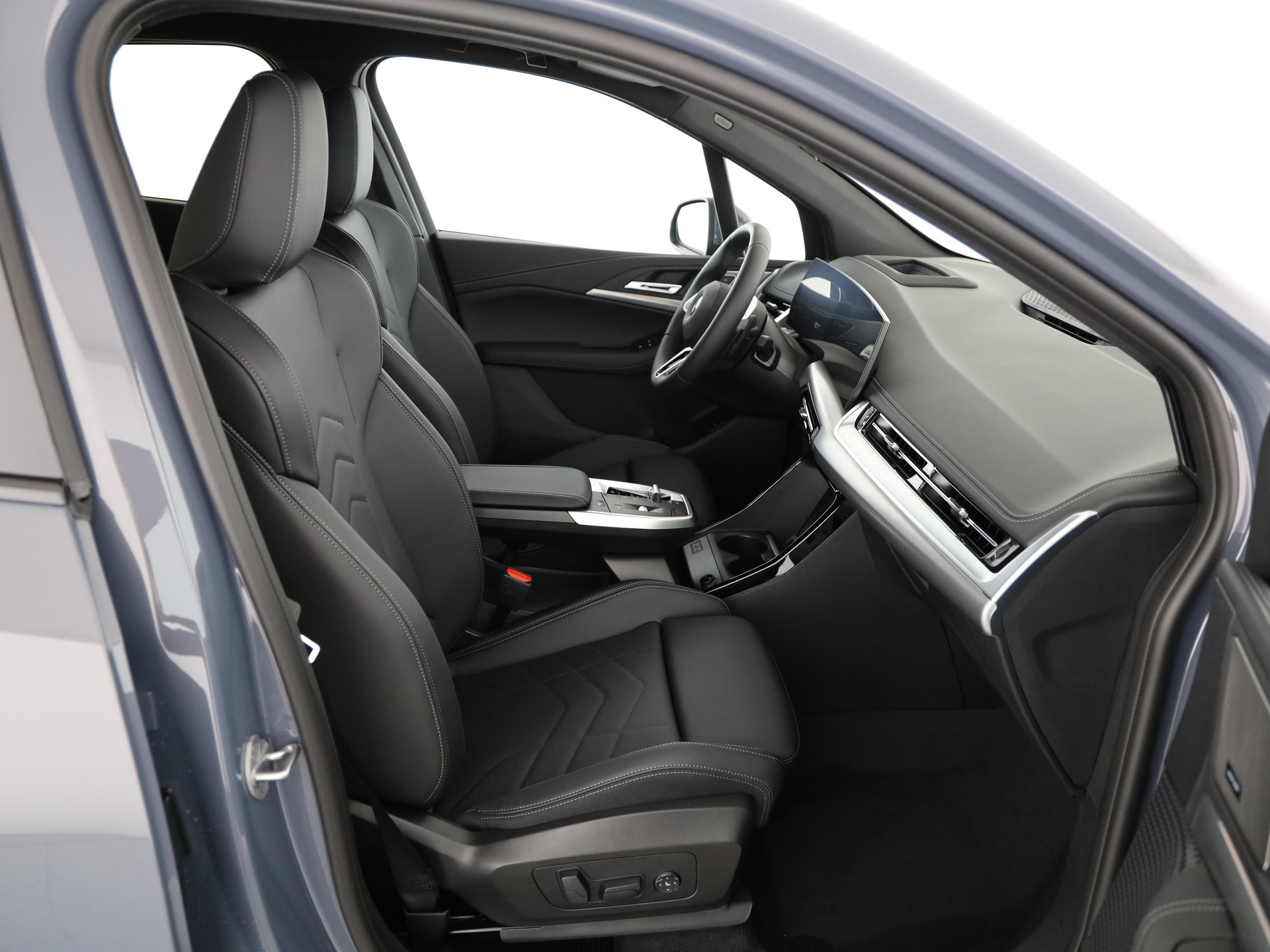 BMW 220i Active Tourer-image-13