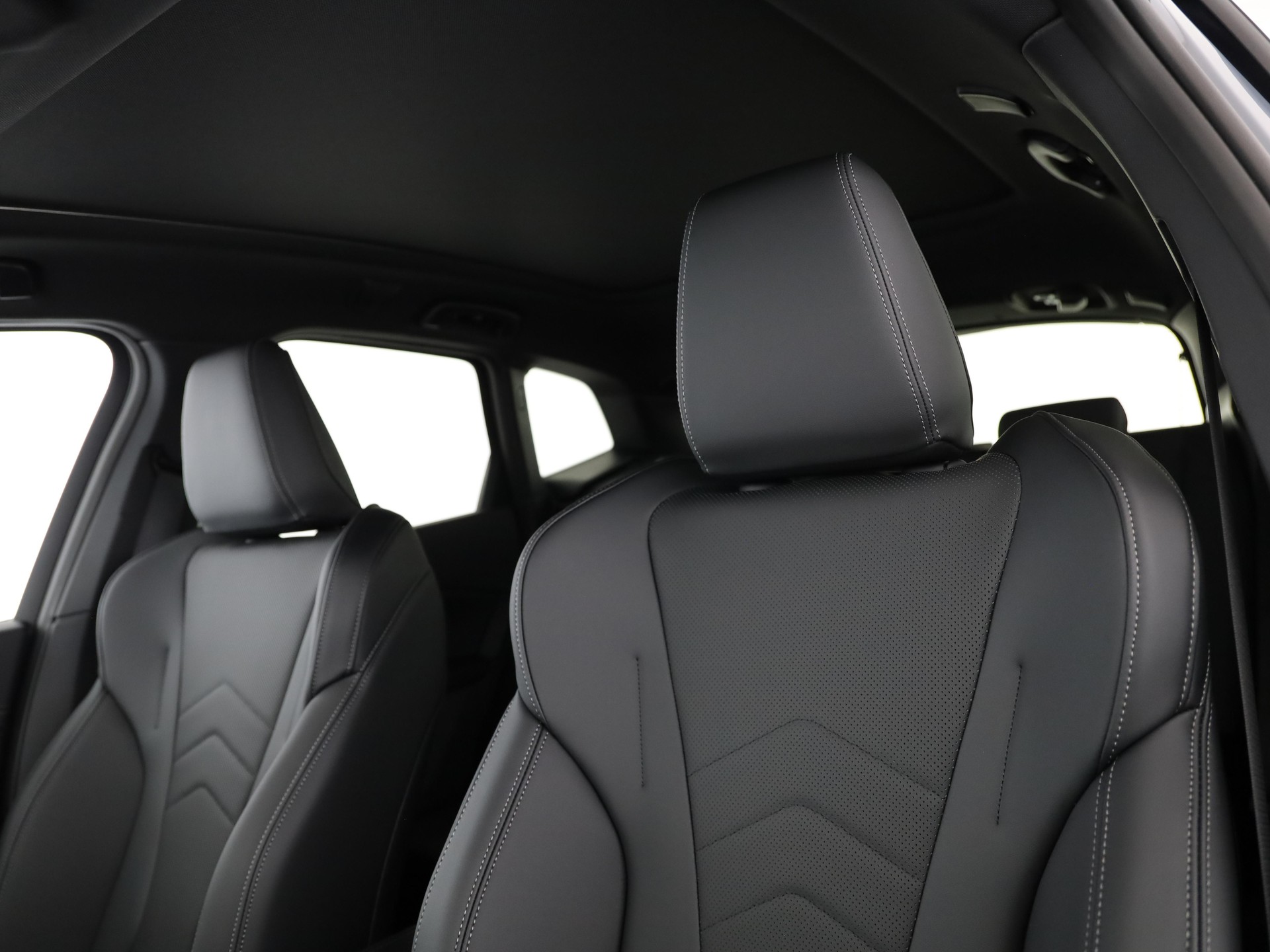 BMW 220i Active Tourer-image-10