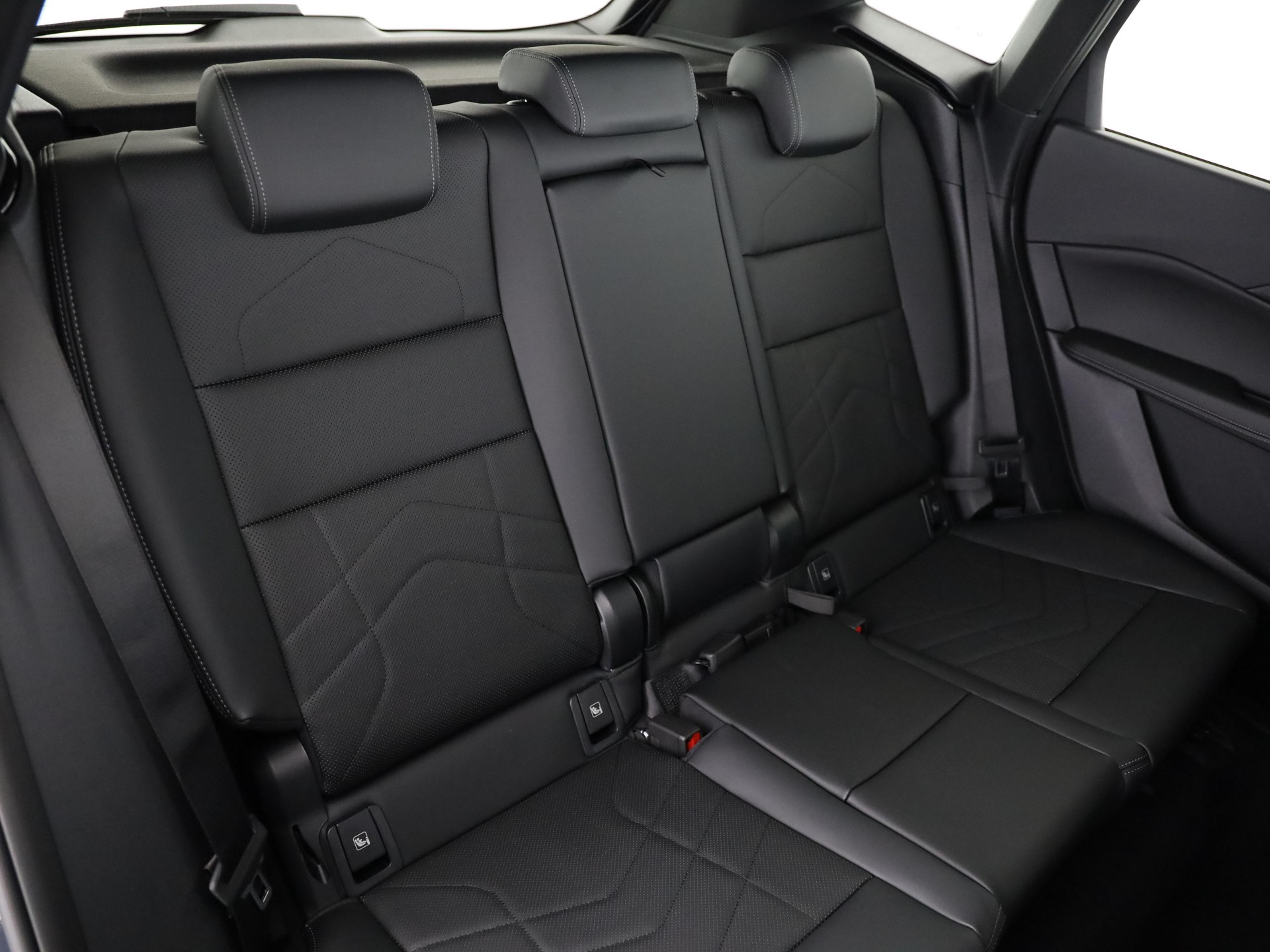 BMW 220i Active Tourer-image-19