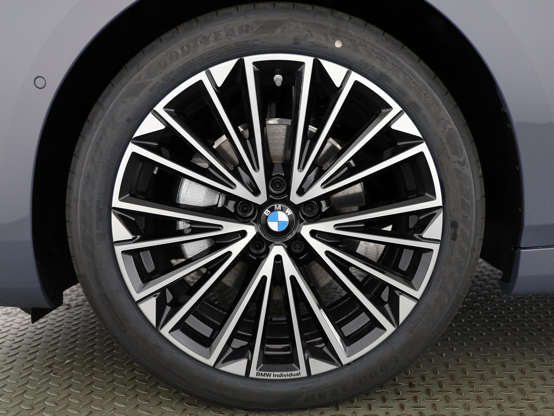 BMW 220i Active Tourer-image-18