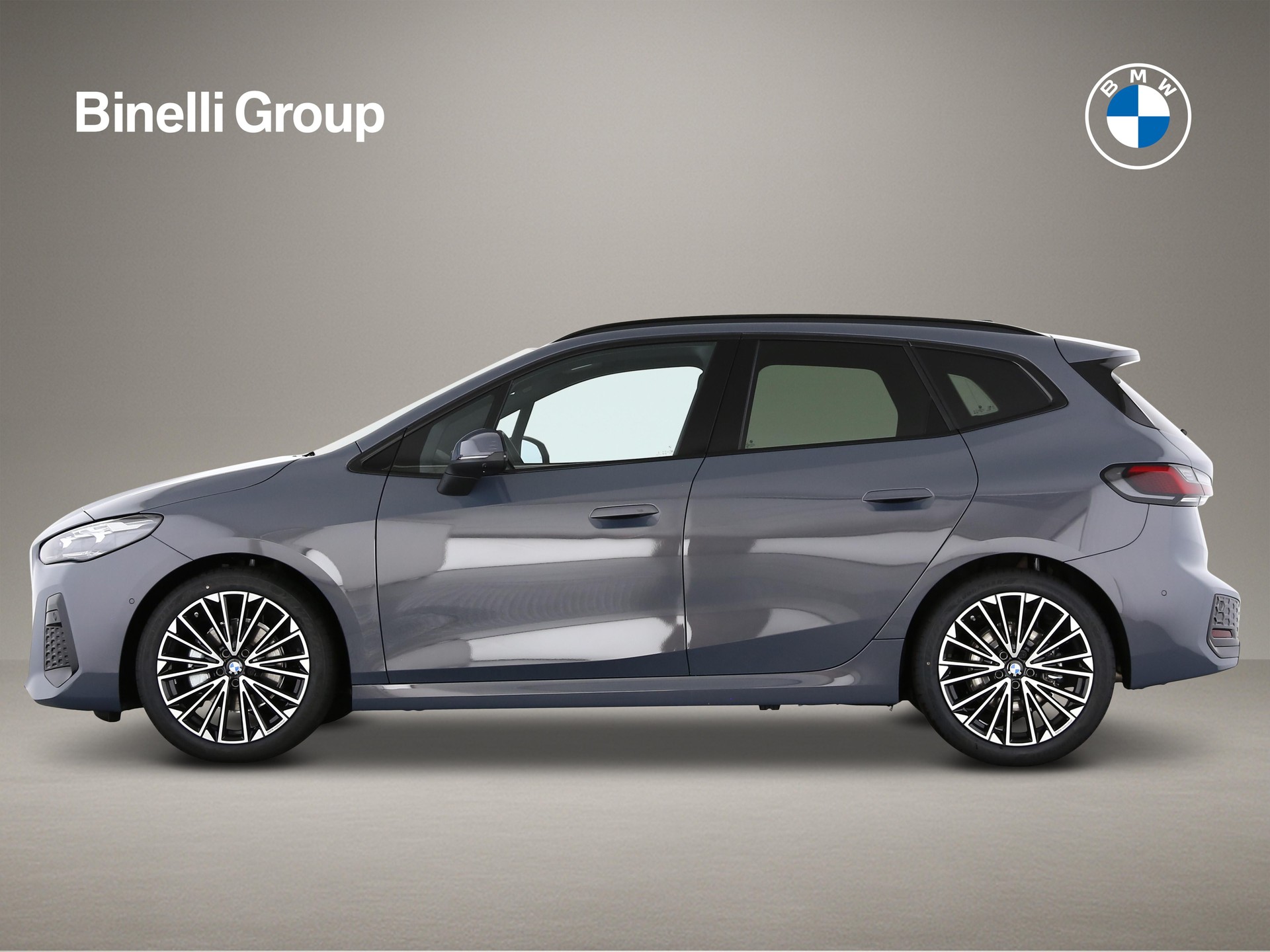 BMW 220i Active Tourer-image-1
