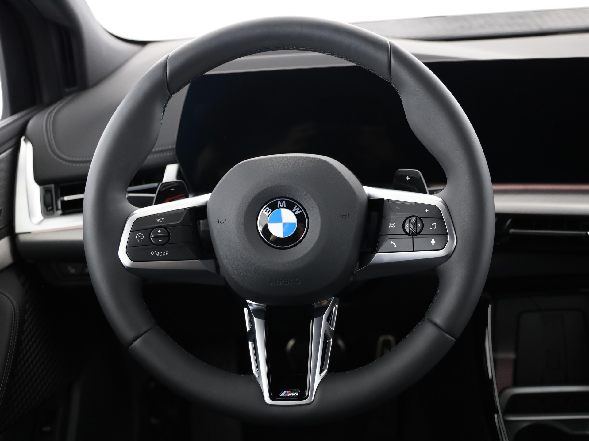 BMW 220i Active Tourer-image-16