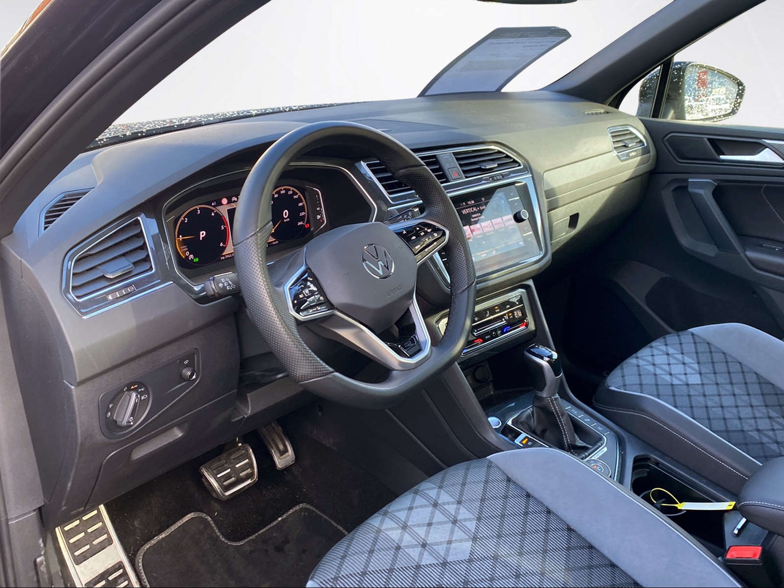 VW Tiguan 2.0 TDI SCR R-Line 4Motion DSG-image-6