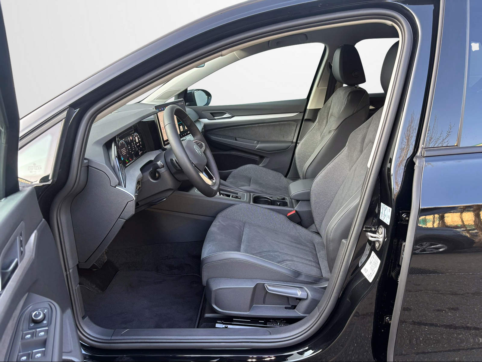 VW Golf United 1.5 eTSI 115PS DSG-image-4