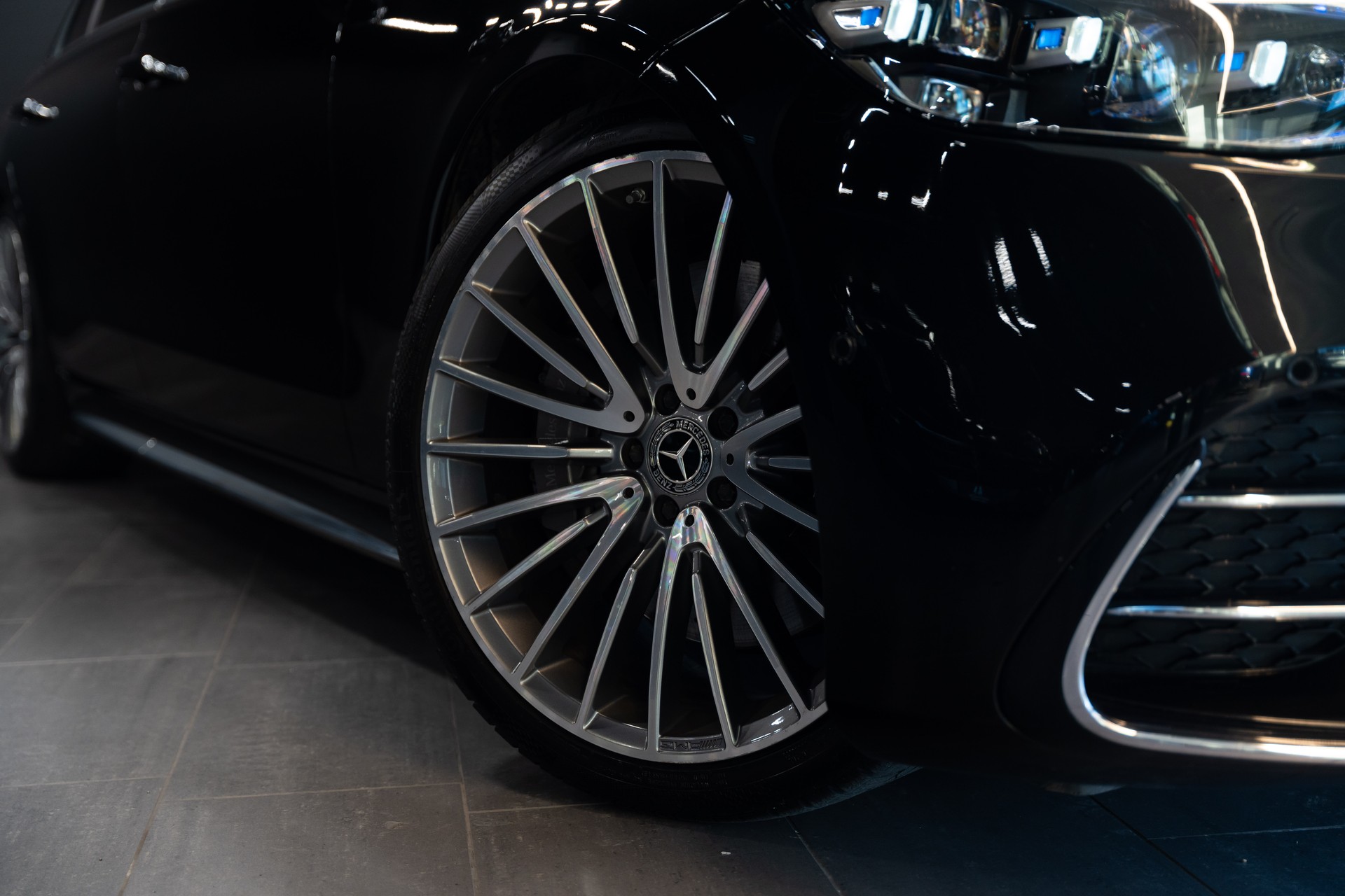 MERCEDES-BENZ S 500 L 4Matic AMG Line 9G-Tronic / 5 Plätzer / Vollausstattung / Rear View Entertainment / Burmester /-image-2